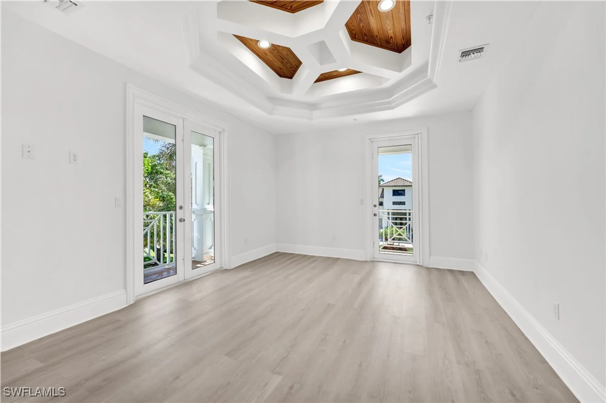 Property Slideshow image 26 of 46 | 699 fairway ter, Naples, FL, 34103