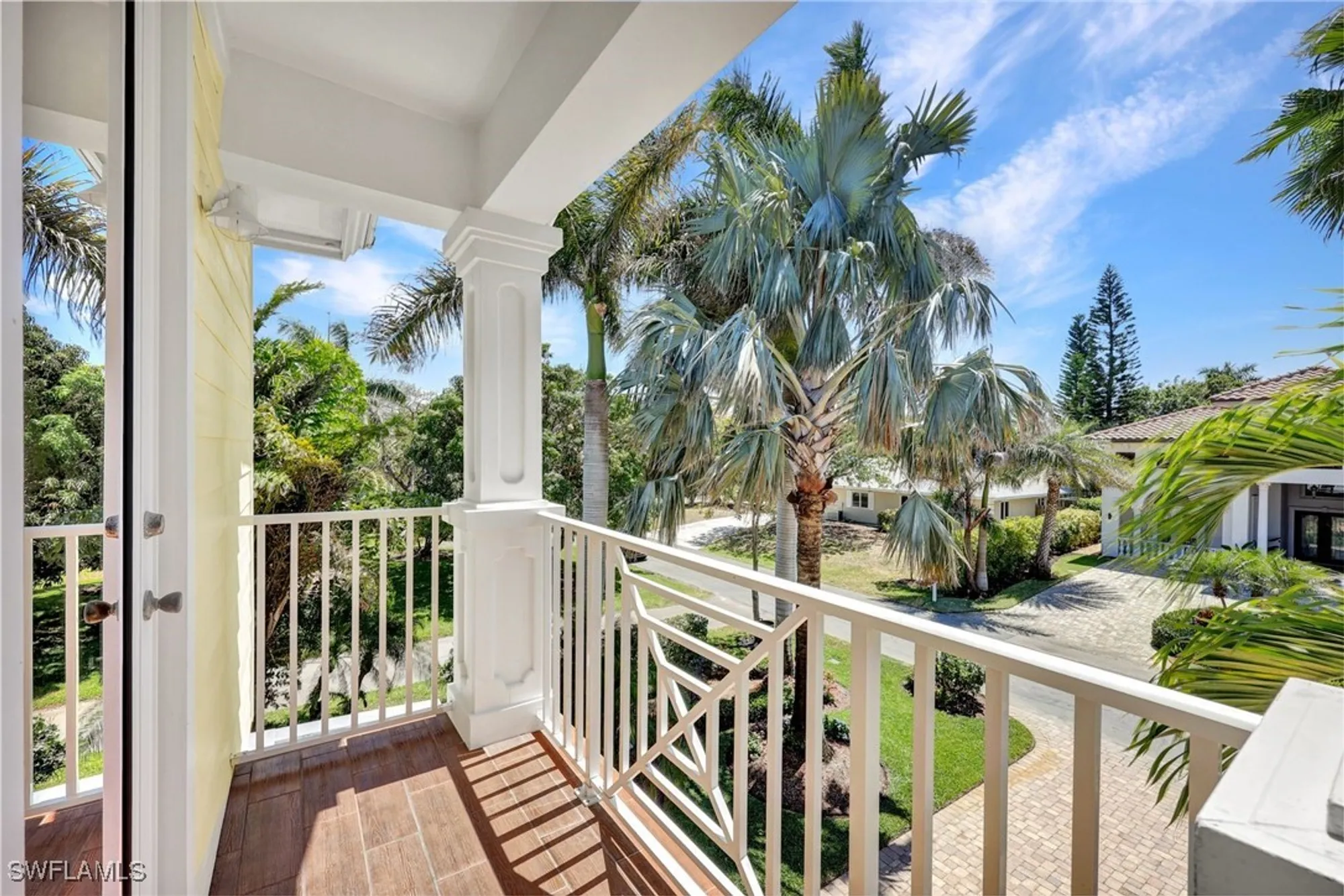 Property Slideshow image 27 of 46 | 699 fairway ter, Naples, FL, 34103