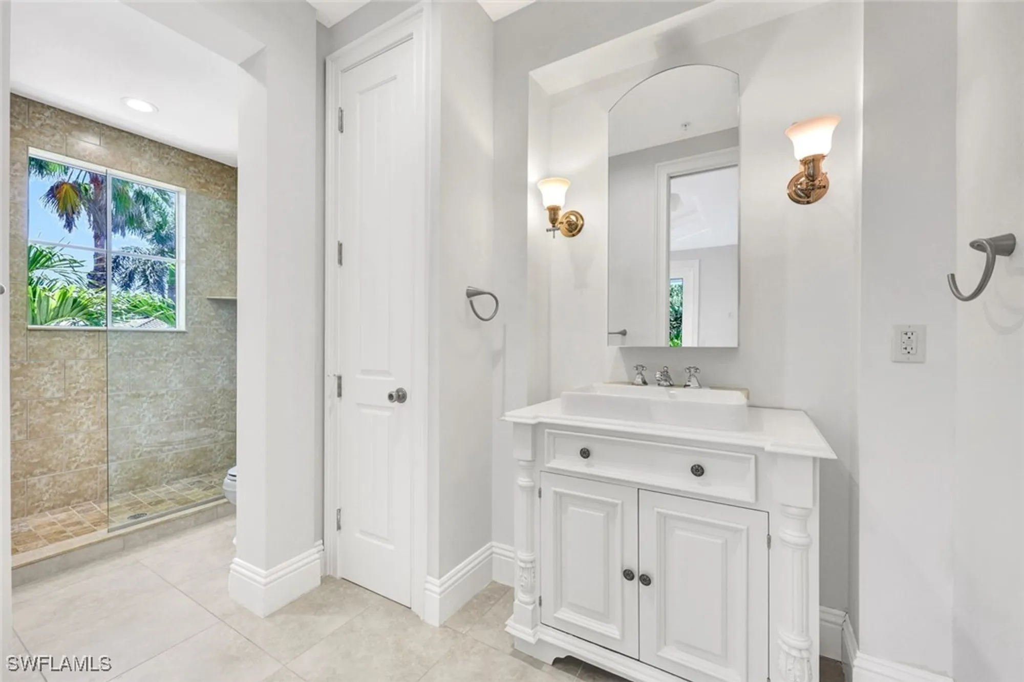 Property Slideshow image 29 of 46 | 699 fairway ter, Naples, FL, 34103