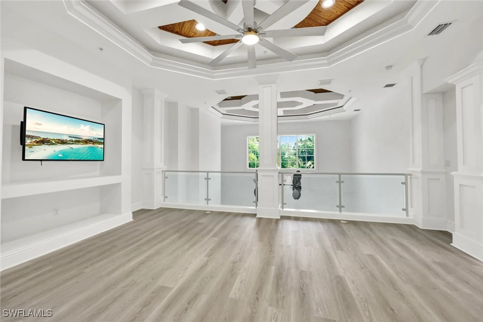 Property Slideshow image 23 of 46 | 699 fairway ter, Naples, FL, 34103
