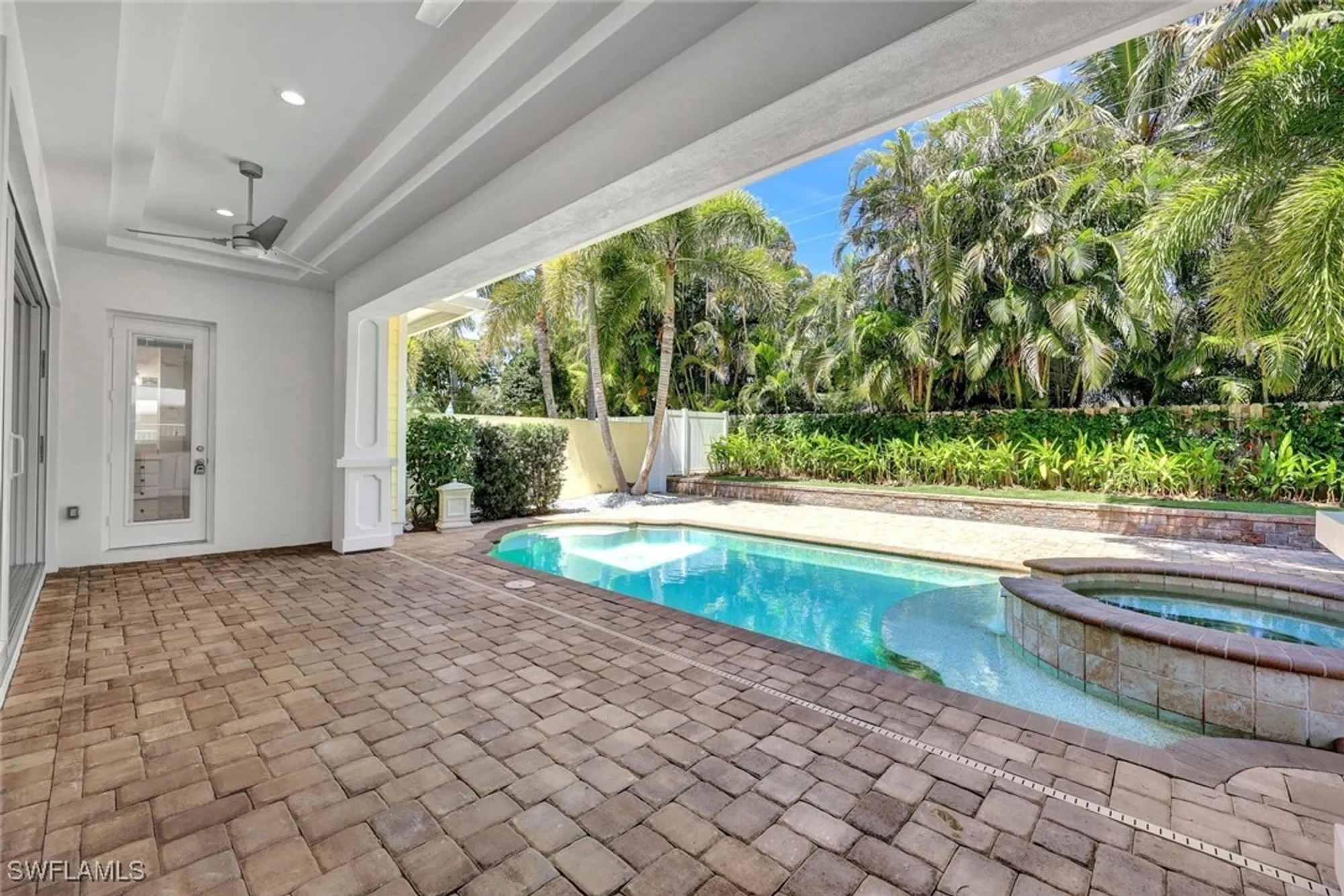 Property Slideshow image 36 of 46 | 699 fairway ter, Naples, FL, 34103