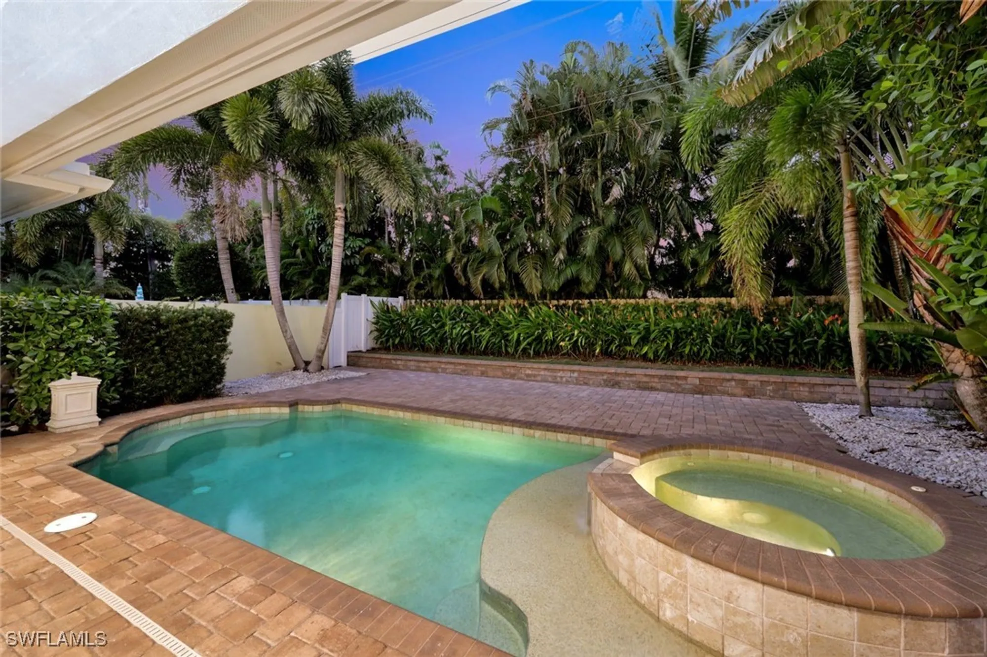 Property Slideshow image 37 of 46 | 699 fairway ter, Naples, FL, 34103