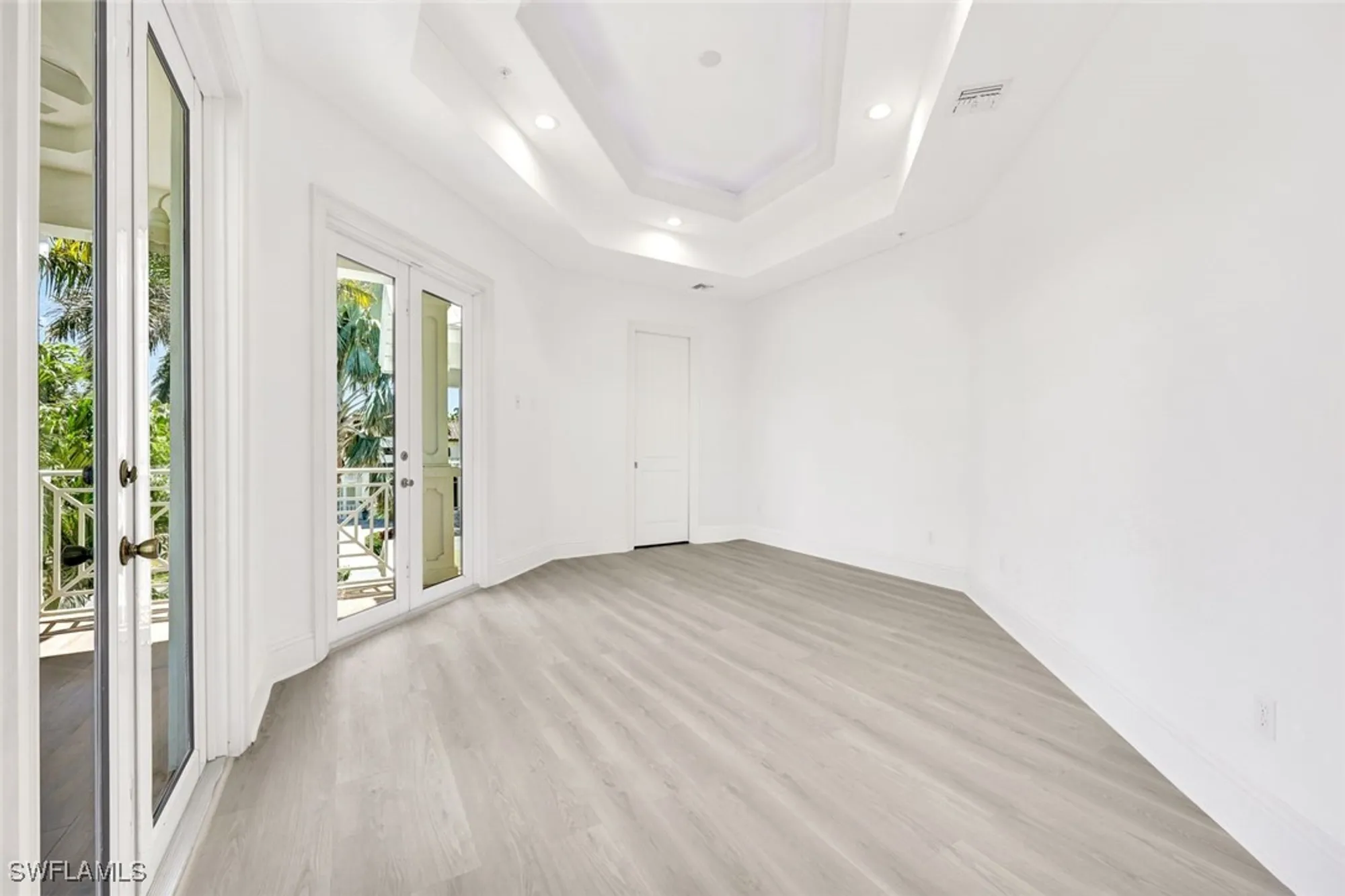 Property Slideshow image 30 of 46 | 699 fairway ter, Naples, FL, 34103