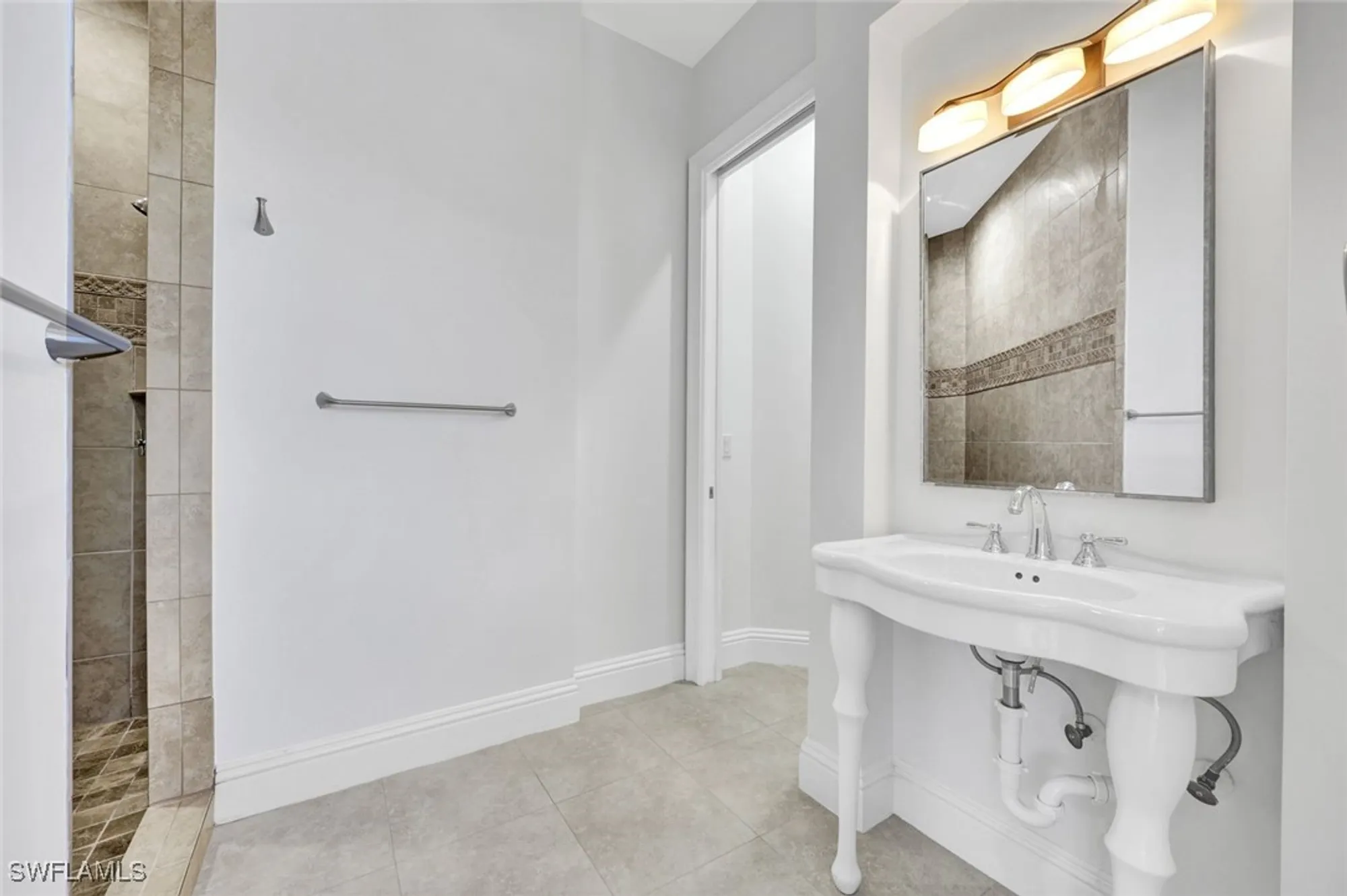 Property Slideshow image 32 of 46 | 699 fairway ter, Naples, FL, 34103