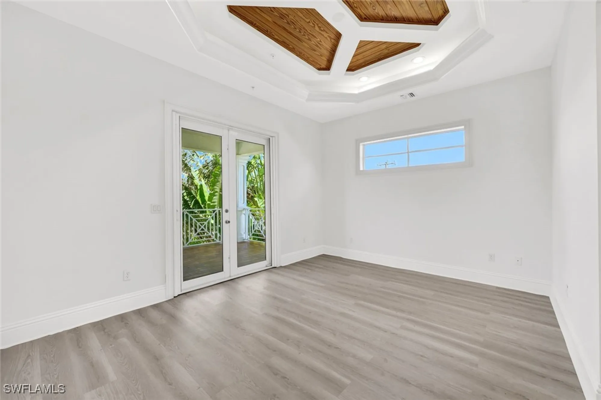 Property Slideshow image 33 of 46 | 699 fairway ter, Naples, FL, 34103