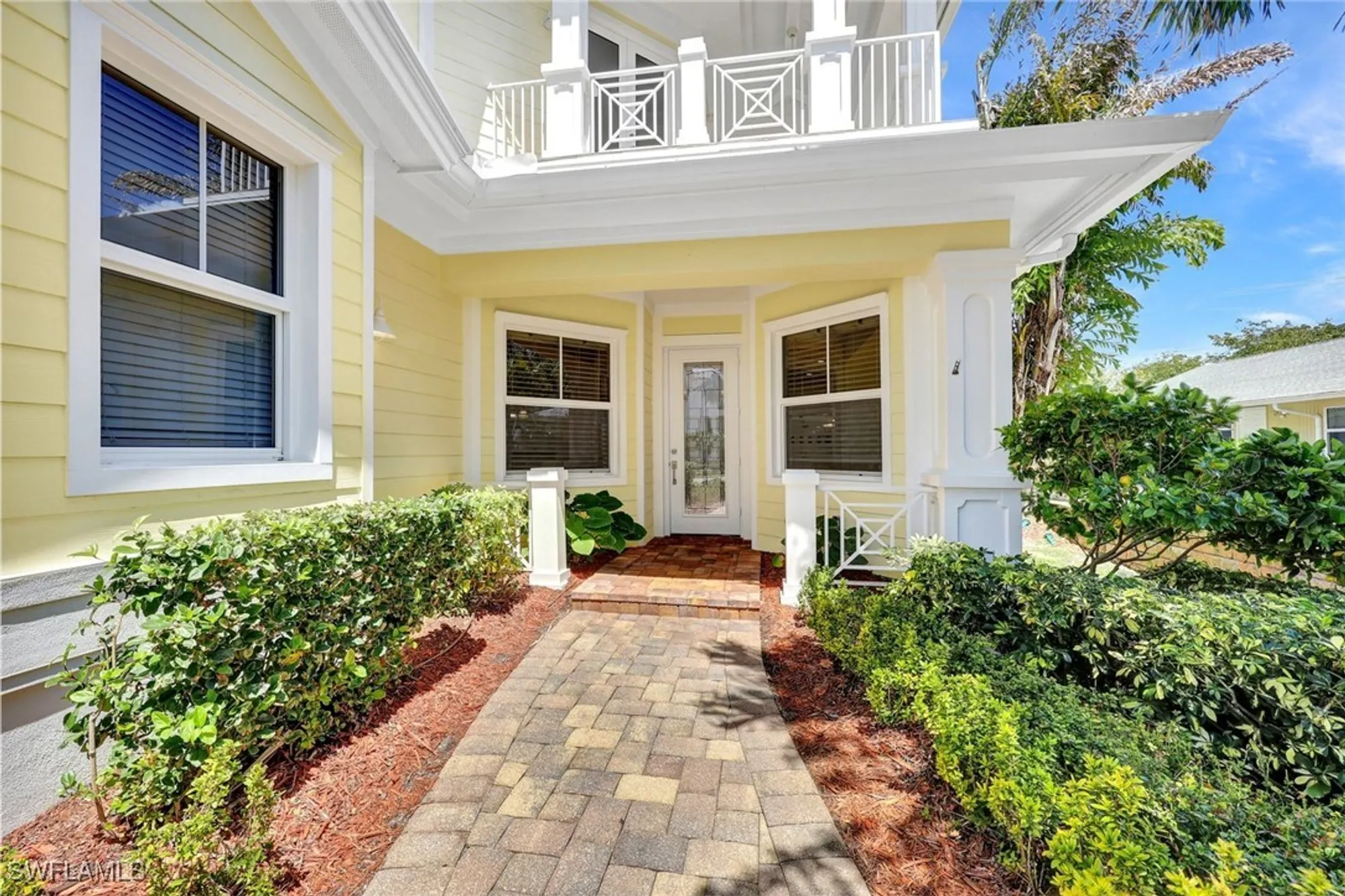 Property Slideshow image 5 of 46 | 699 fairway ter, Naples, FL, 34103