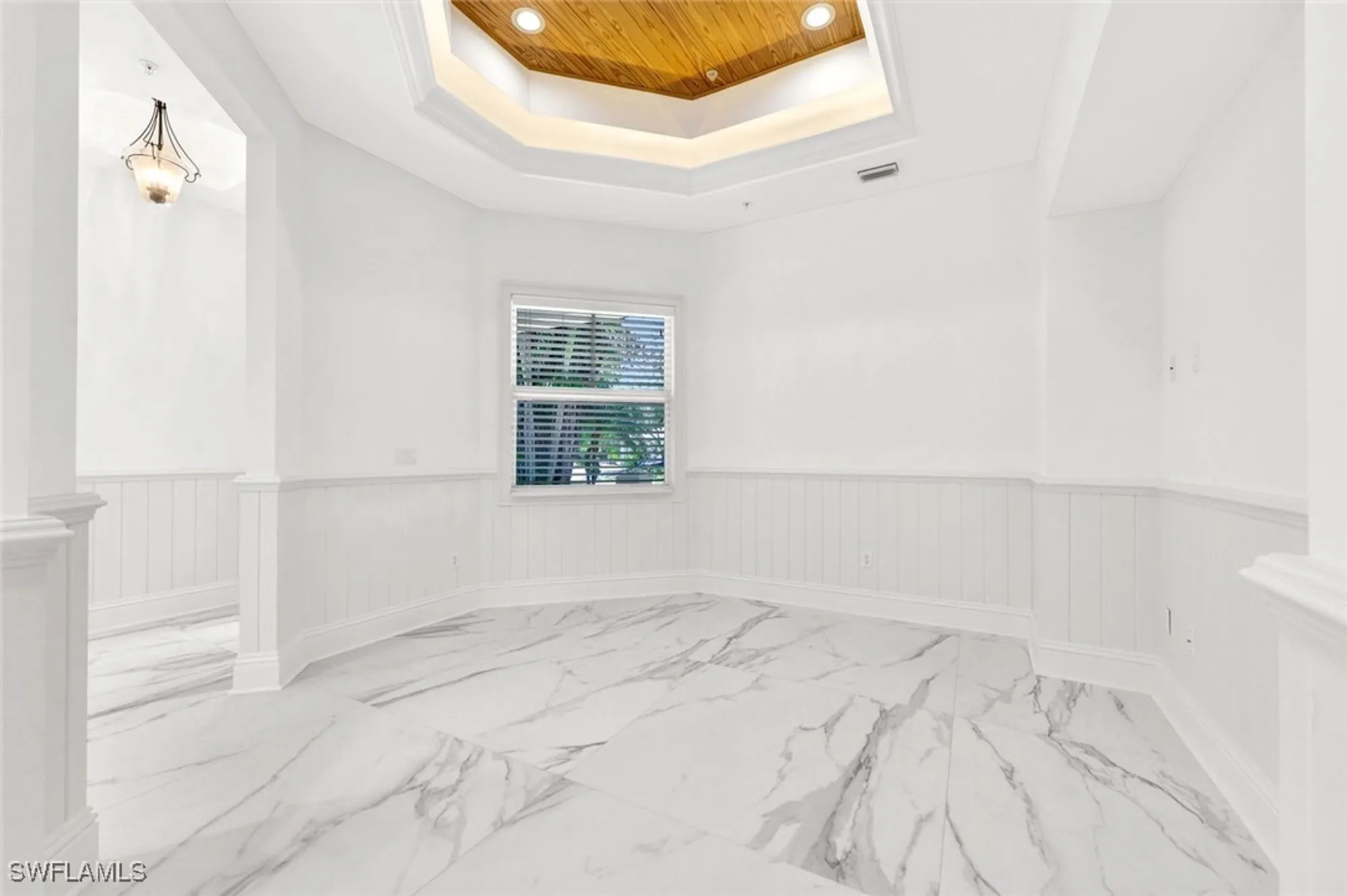 Property Slideshow image 9 of 46 | 699 fairway ter, Naples, FL, 34103