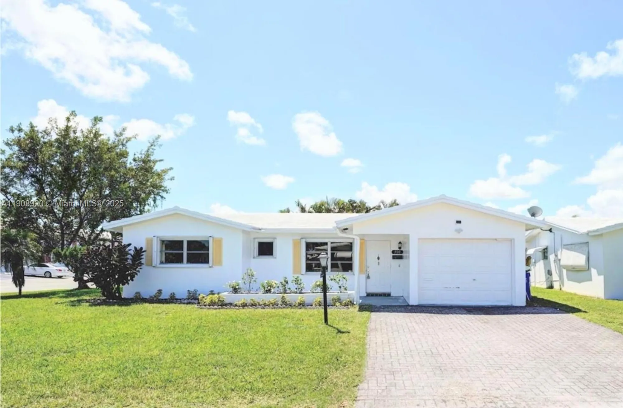 Property Slideshow image 1 of 30 | 300 nw 28th ct, Pompano Beach, FL, 33064