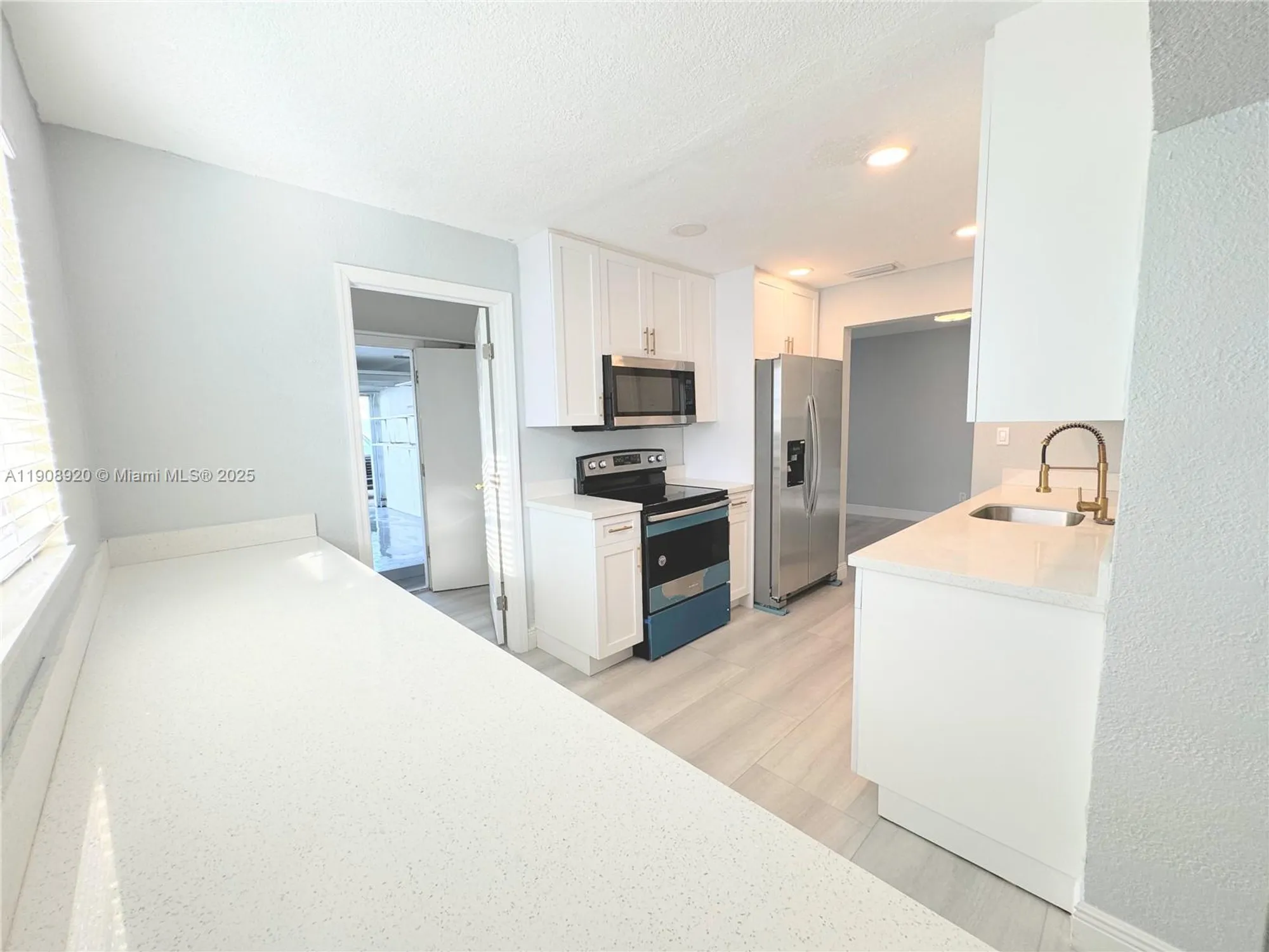 Property Slideshow image 23 of 30 | 300 nw 28th ct, Pompano Beach, FL, 33064