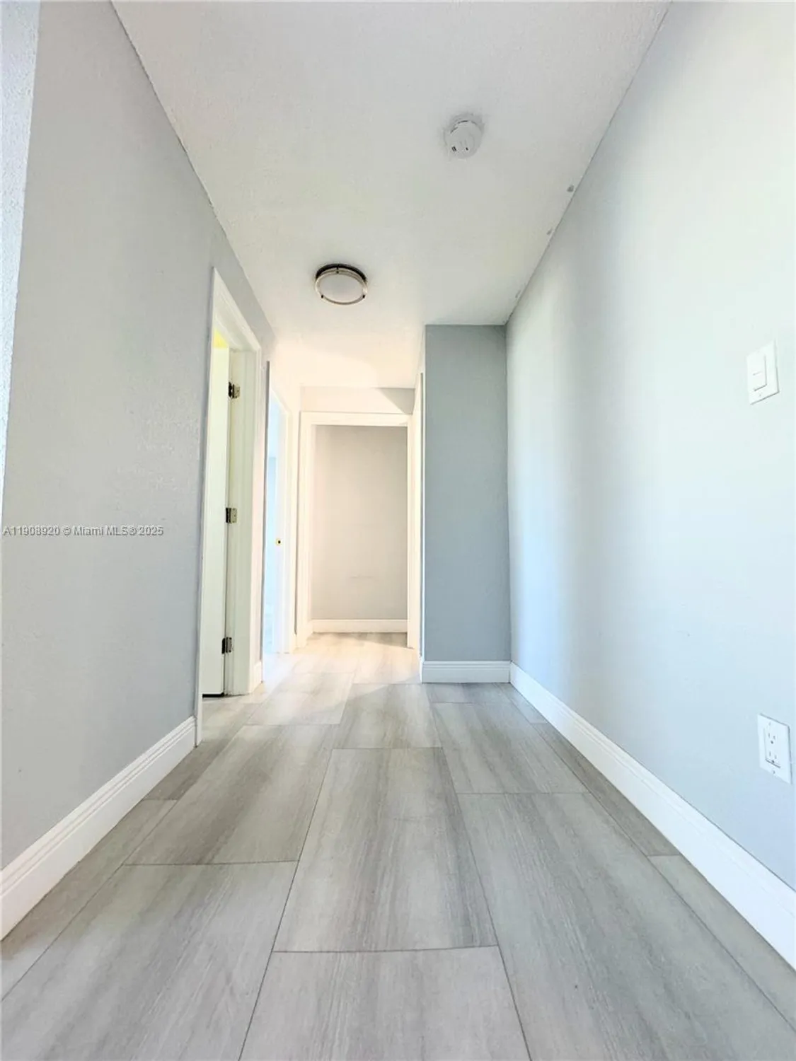 Property Slideshow image 9 of 30 | 300 nw 28th ct, Pompano Beach, FL, 33064