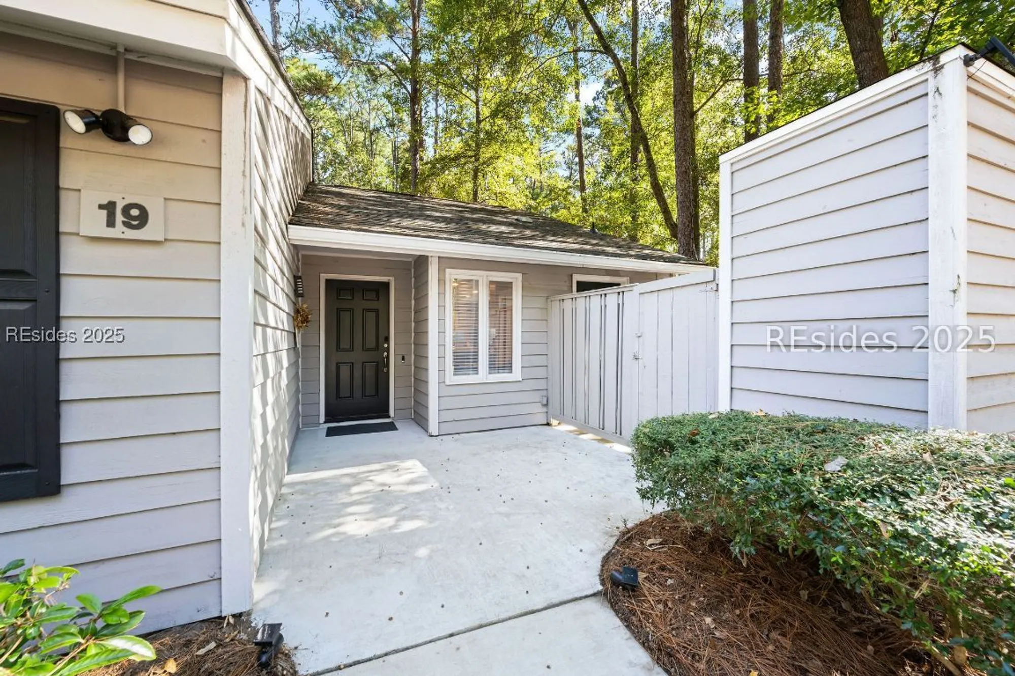 Property Slideshow image 2 of 66 | 19 fernwood trl, Hilton Head Island, SC, 29926