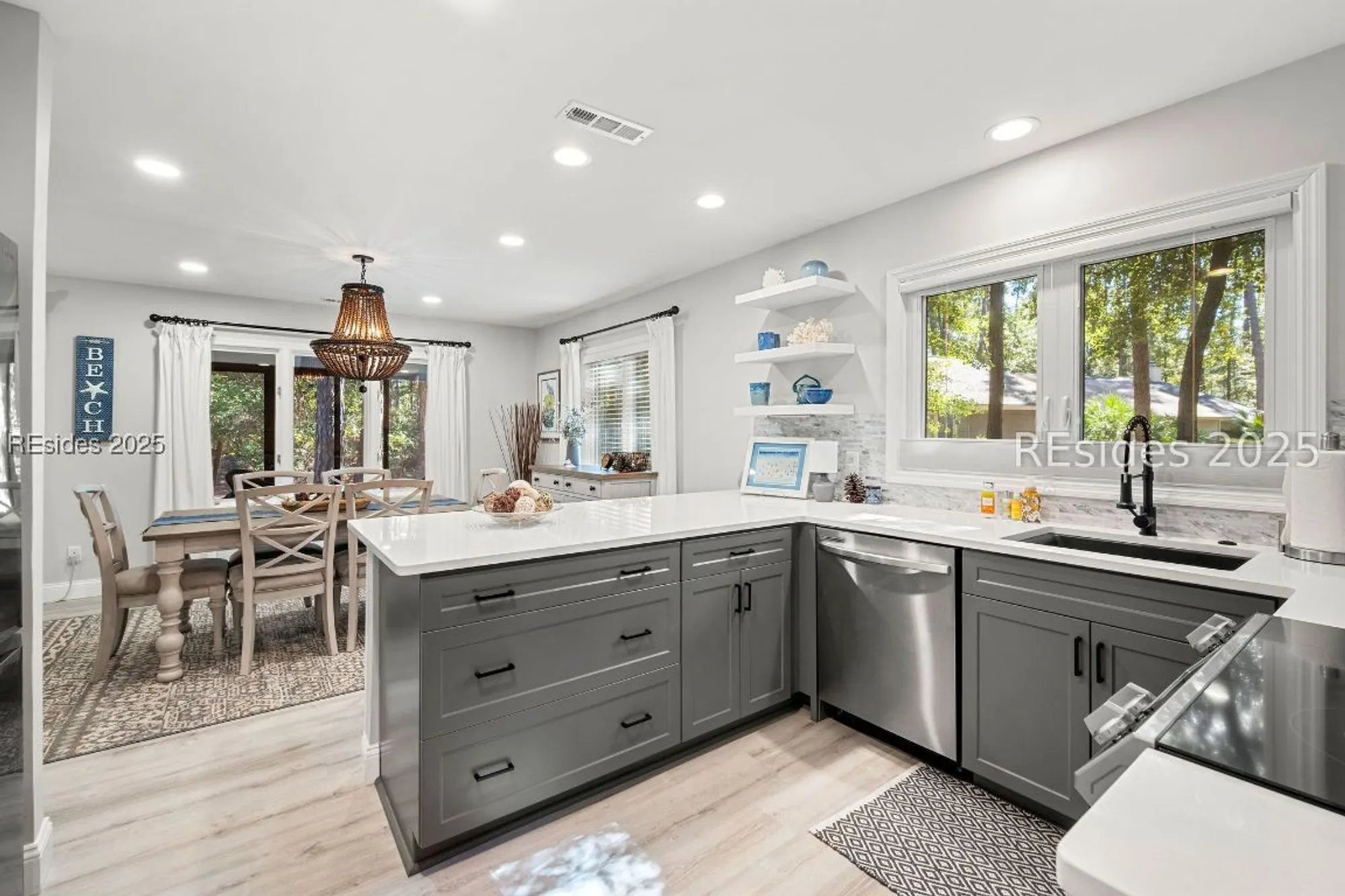 Property Slideshow image 8 of 66 | 19 fernwood trl, Hilton Head Island, SC, 29926