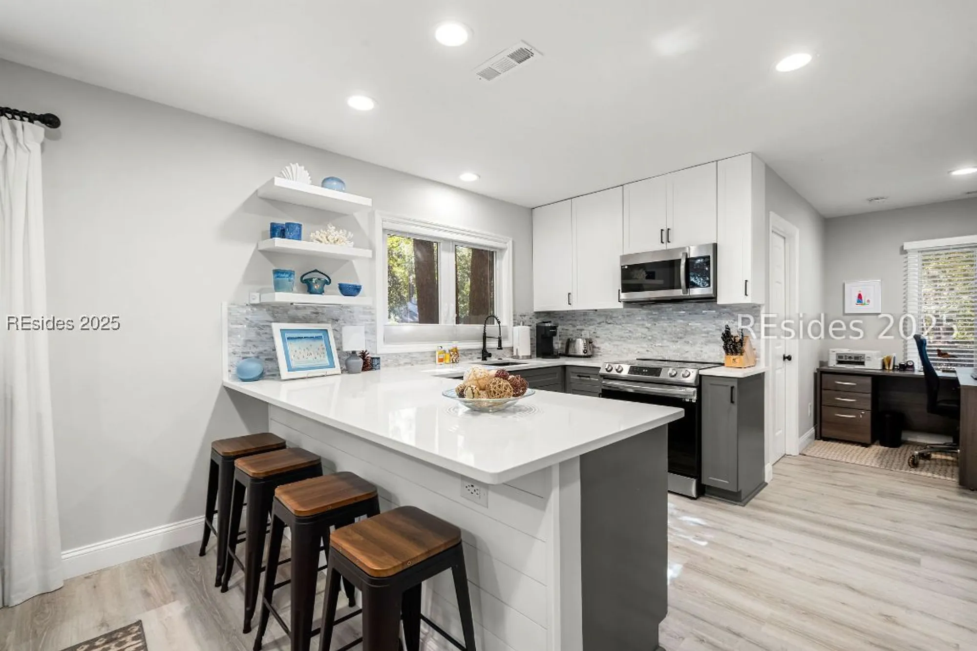 Property Slideshow image 9 of 66 | 19 fernwood trl, Hilton Head Island, SC, 29926