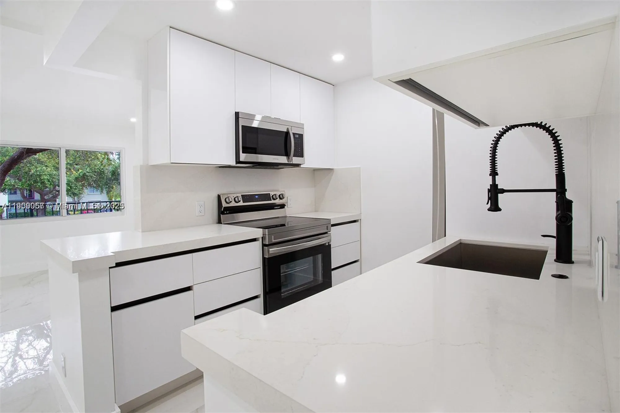 Property Slideshow image 2 of 44 | 13250 sw 7th ct l204, Pembroke Pines, FL, 33027