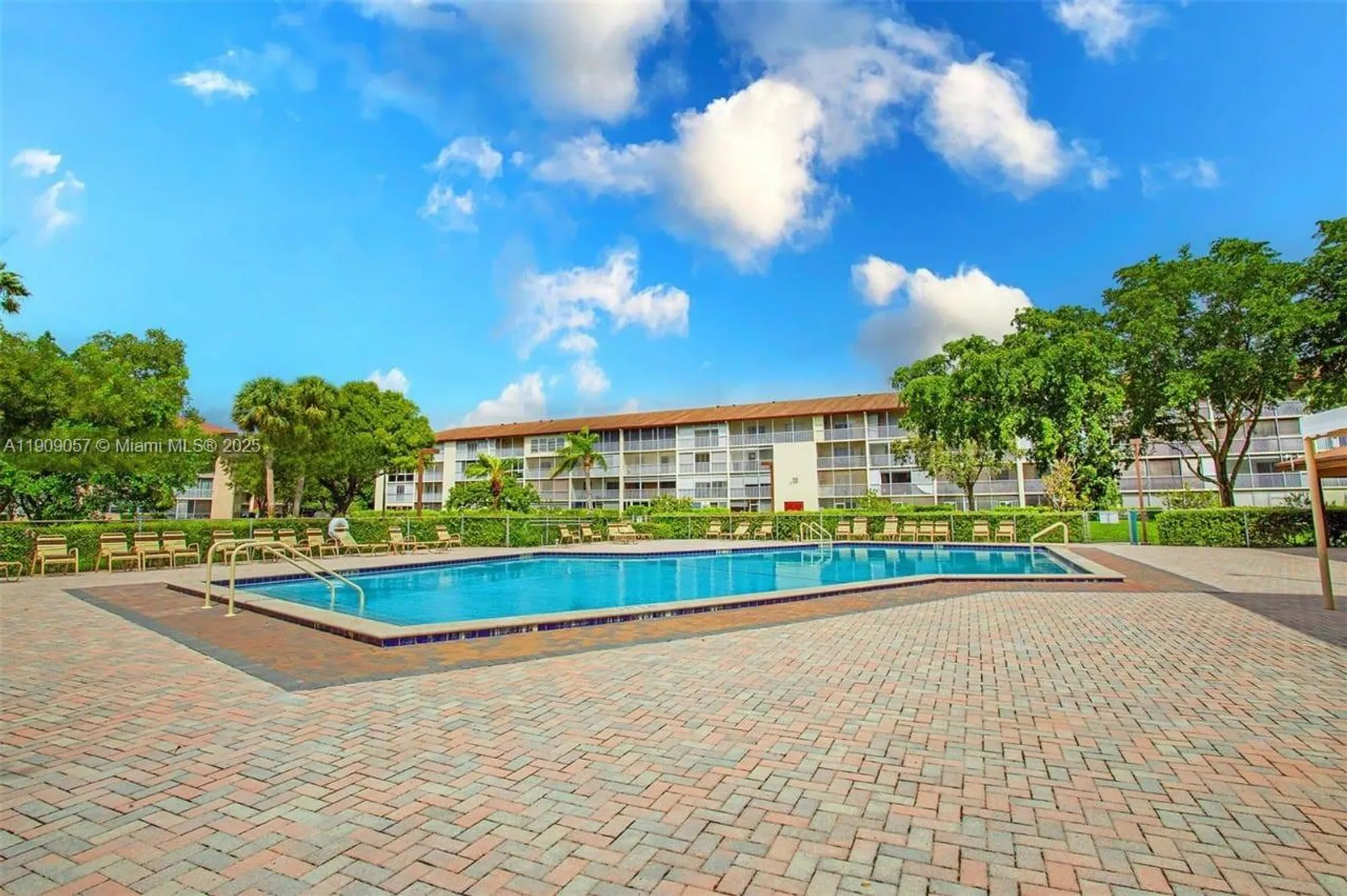 Property Slideshow image 33 of 44 | 13250 sw 7th ct l204, Pembroke Pines, FL, 33027