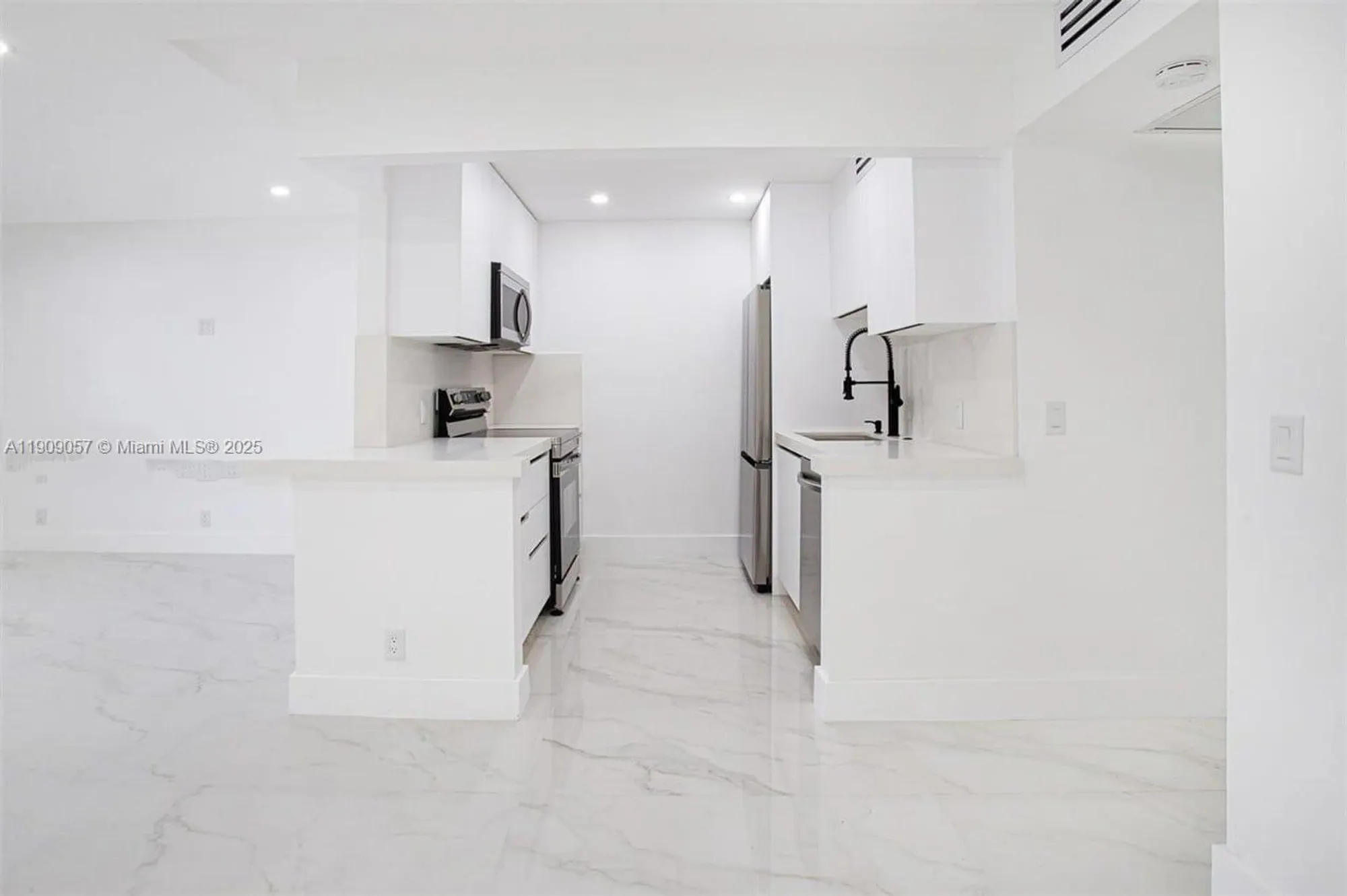 Property Slideshow image 9 of 44 | 13250 sw 7th ct l204, Pembroke Pines, FL, 33027