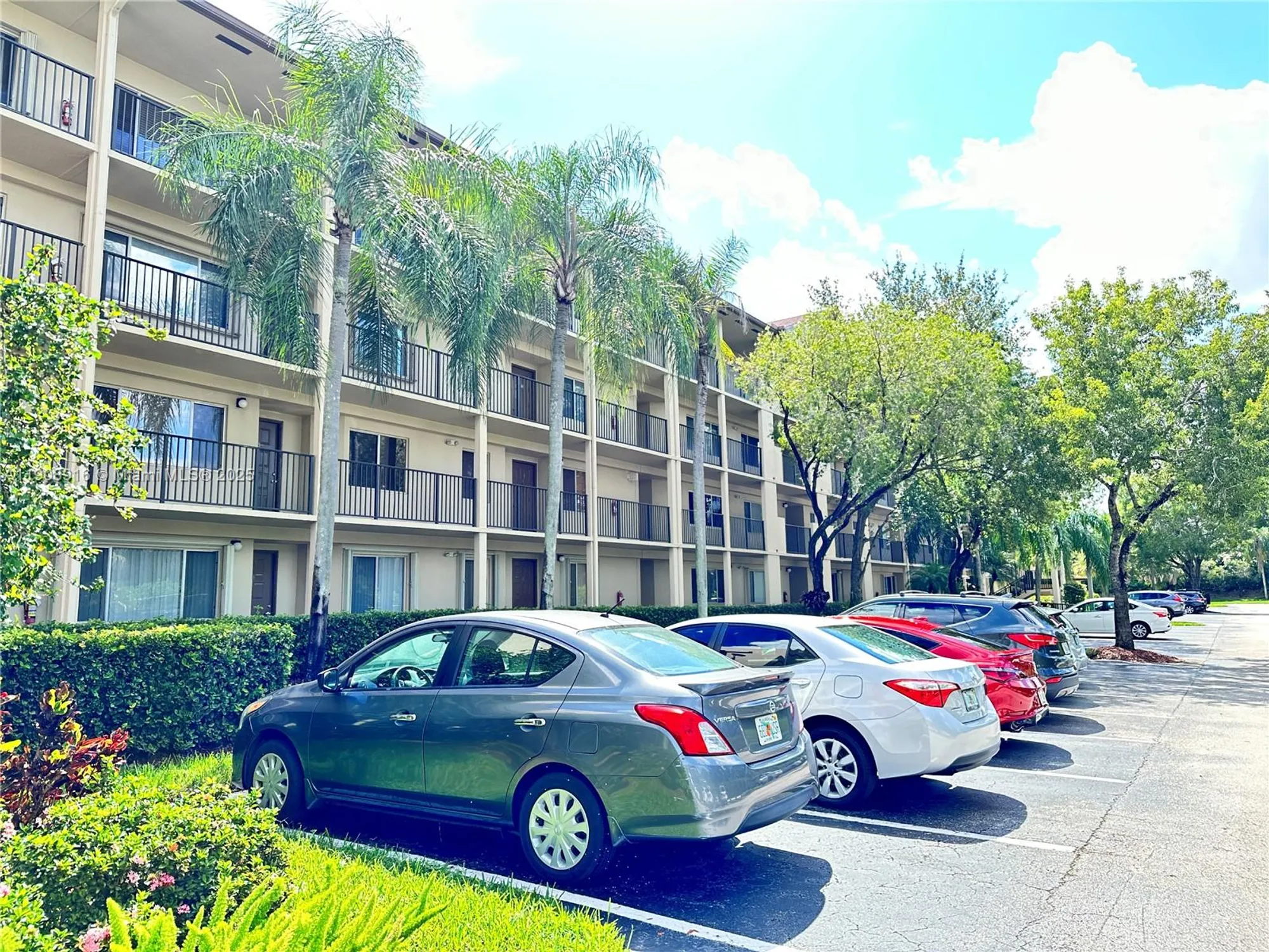 Property Slideshow image 1 of 14 | 1301 sw 142nd ave 111h, Pembroke Pines, FL, 33027