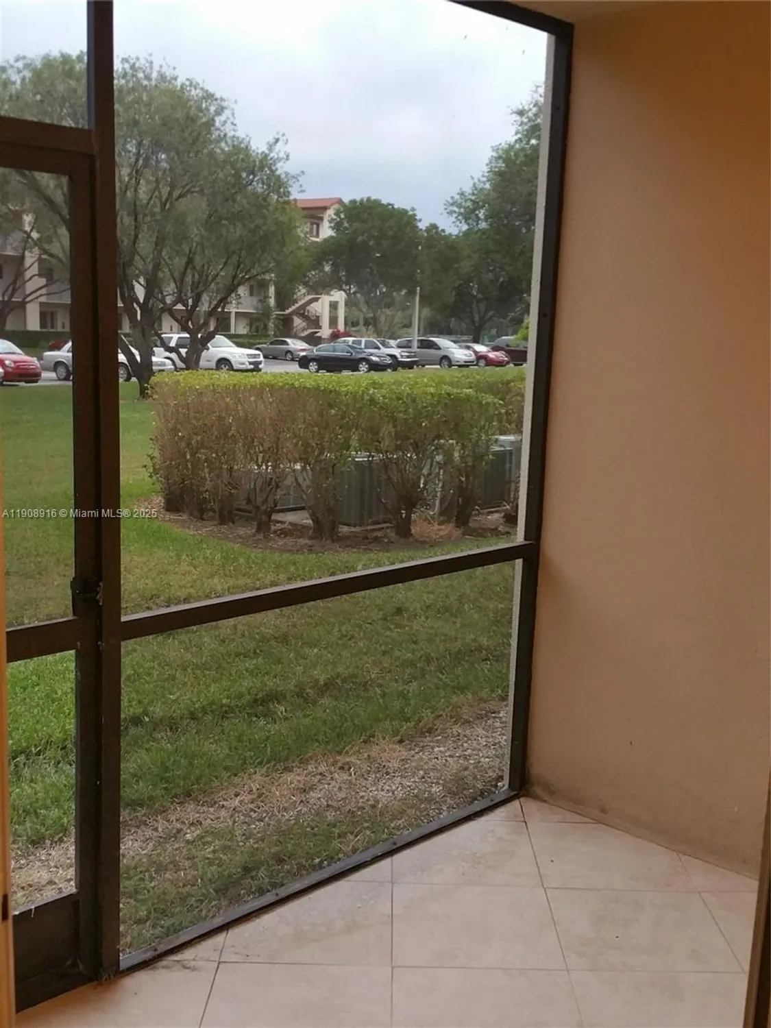 Property Slideshow image 12 of 14 | 1301 sw 142nd ave 111h, Pembroke Pines, FL, 33027