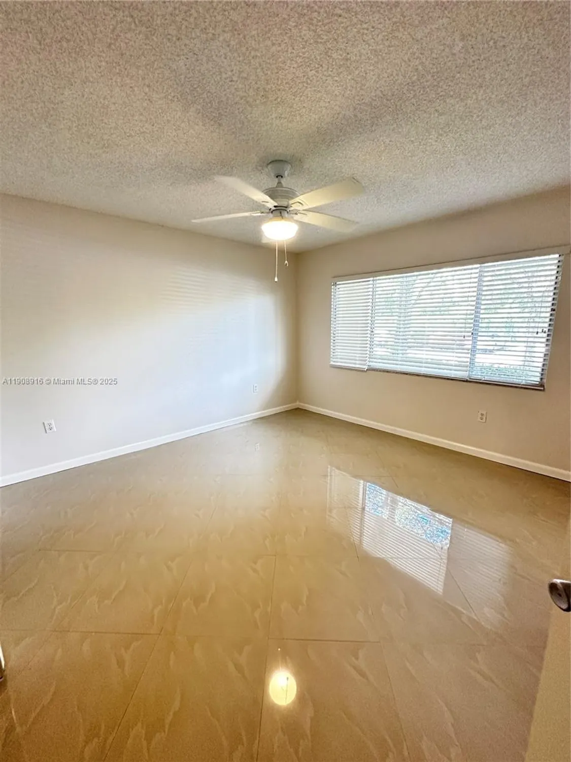 Property Slideshow image 8 of 14 | 1301 sw 142nd ave 111h, Pembroke Pines, FL, 33027