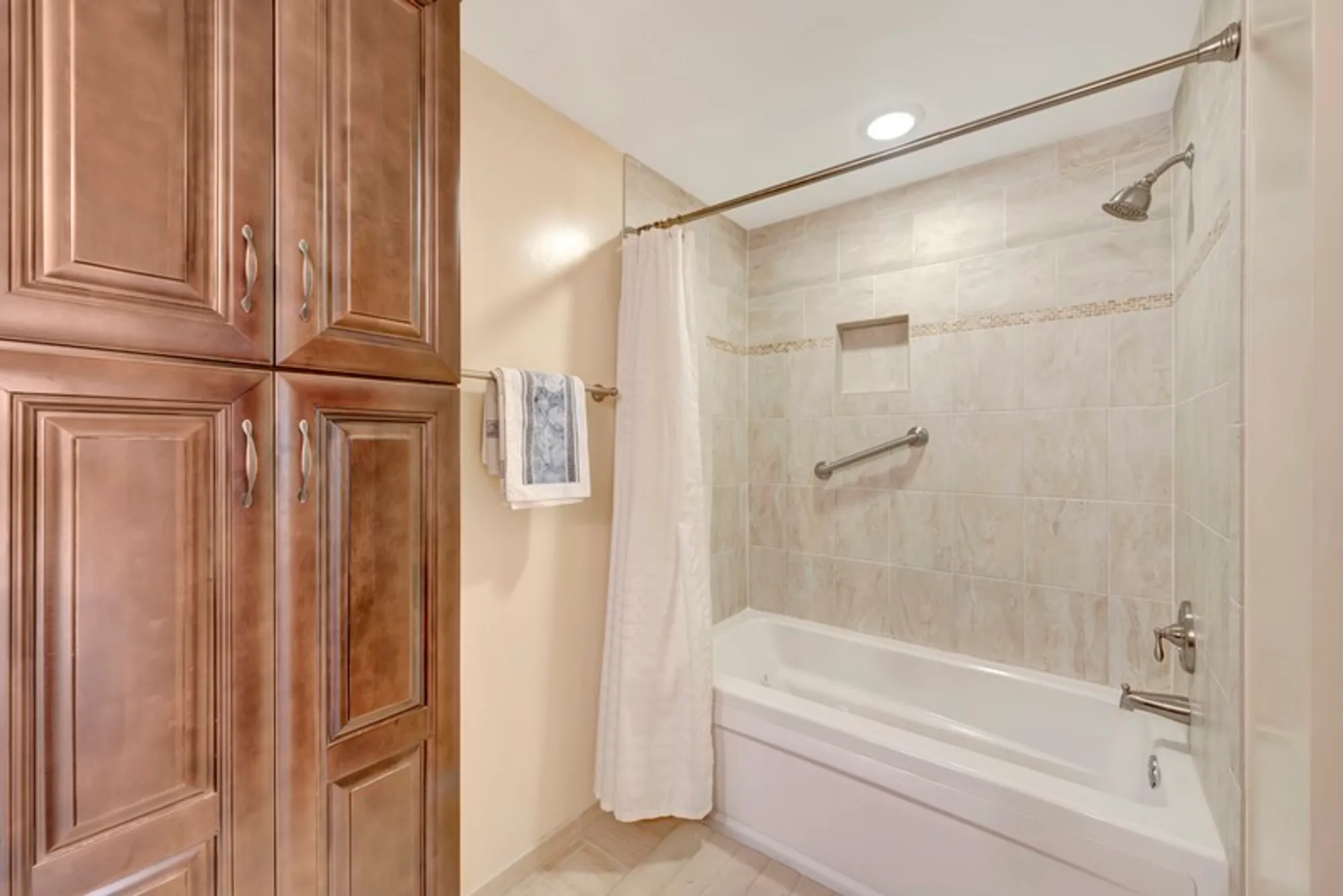 Property Slideshow image 18 of 36 | 5030 harmony cir apt 303, Vero Beach, FL, 32967
