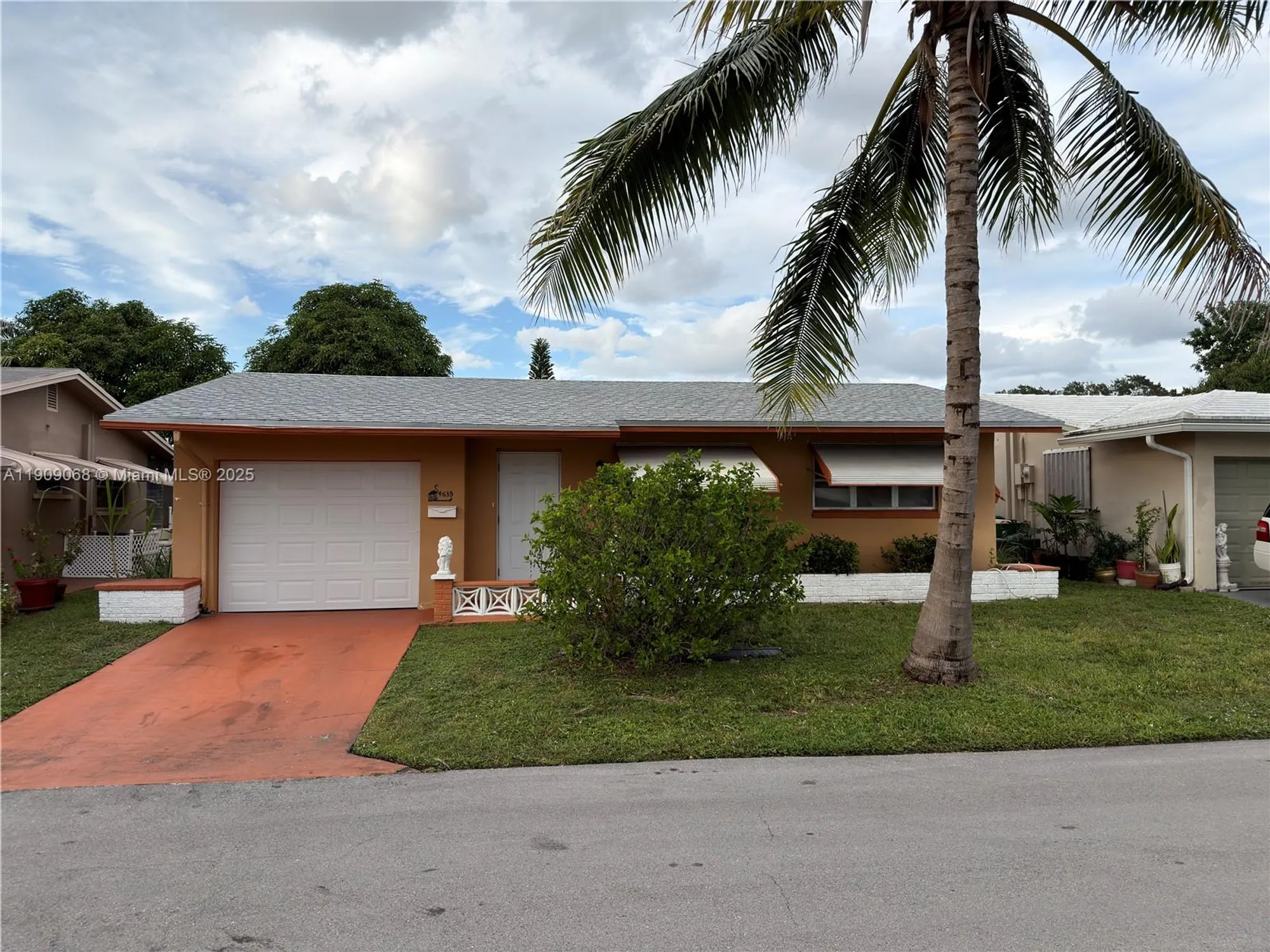 Property Slideshow image 1 of 24 | 4635 nw 44th st, Tamarac, FL, 33319