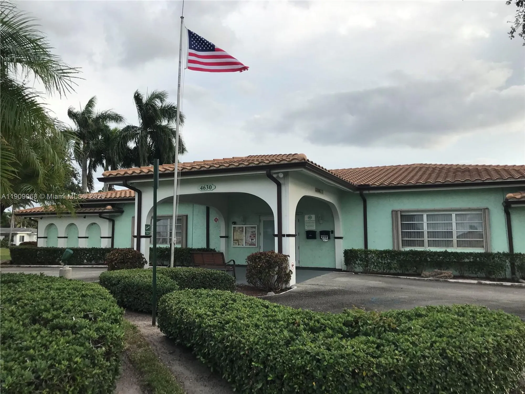 Property Slideshow image 20 of 24 | 4635 nw 44th st, Tamarac, FL, 33319