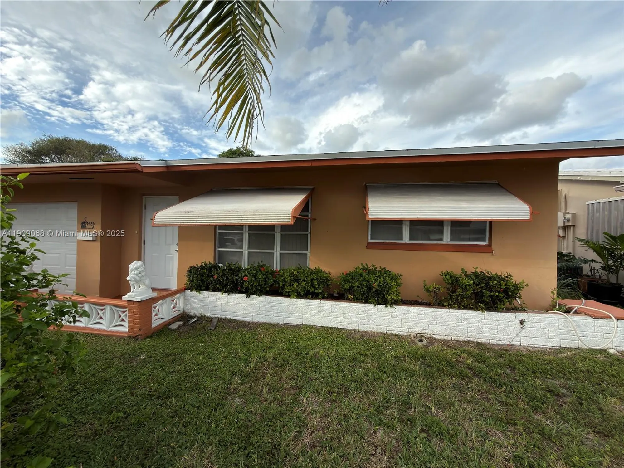 Property Slideshow image 3 of 24 | 4635 nw 44th st, Tamarac, FL, 33319