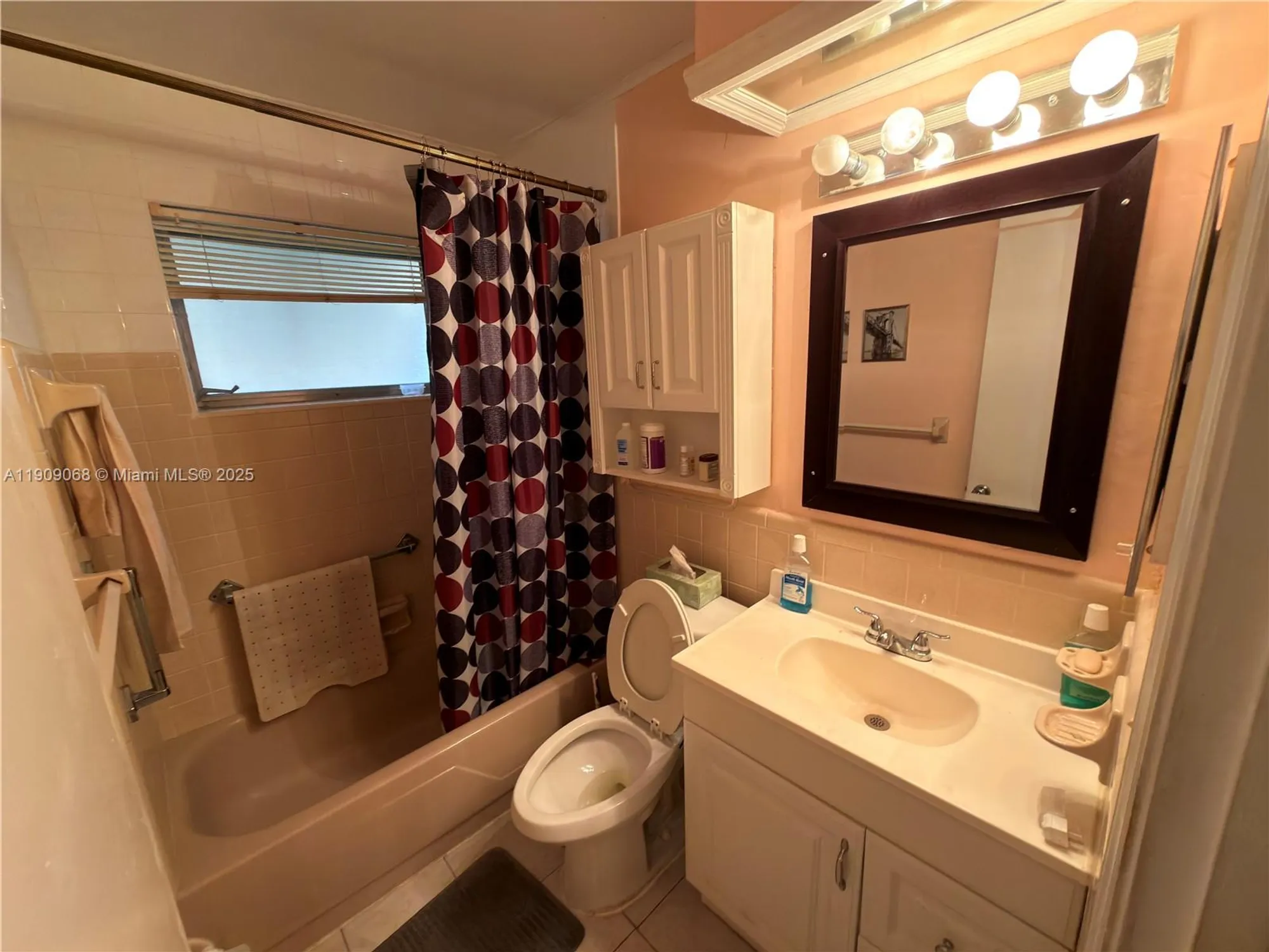 Property Slideshow image 8 of 24 | 4635 nw 44th st, Tamarac, FL, 33319