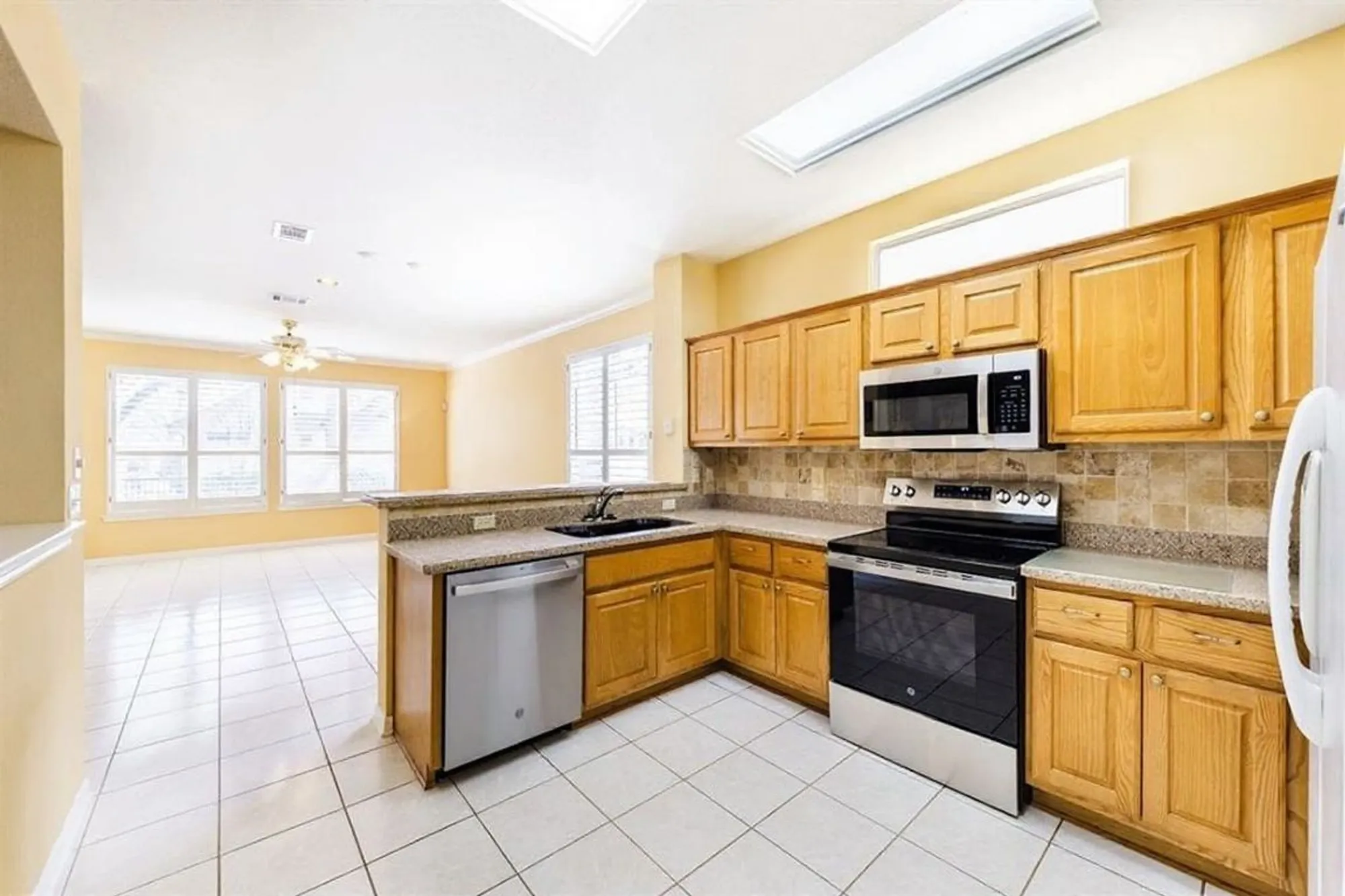 Property Slideshow image 8 of 27 | 113 bass st, Georgetown, TX, 78633