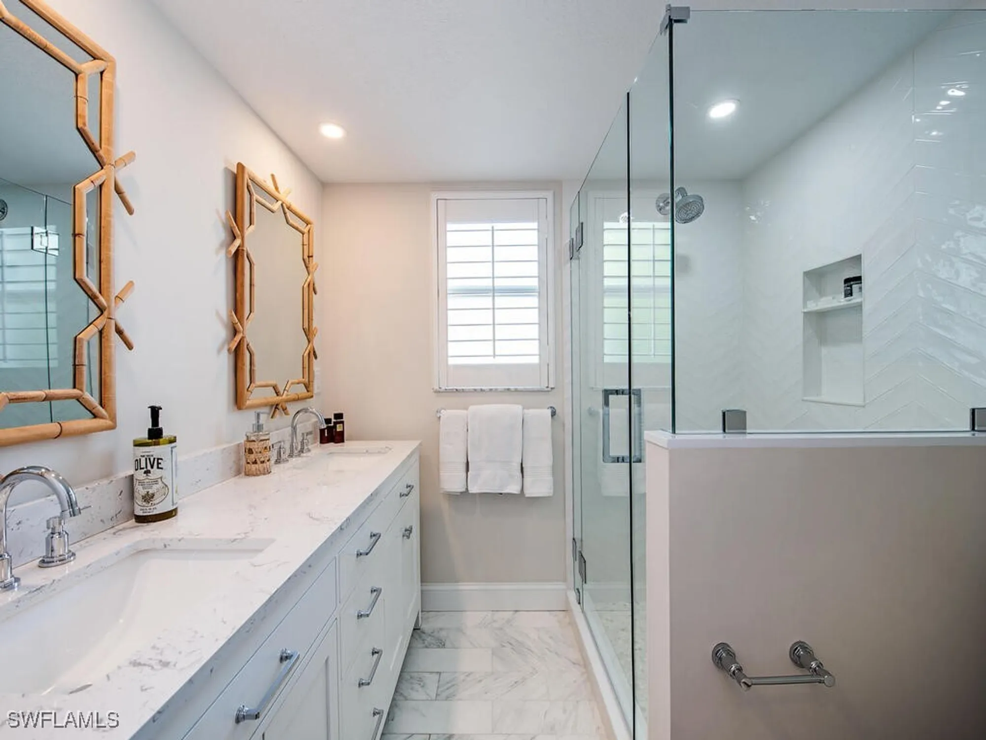 Property Slideshow image 13 of 25 | 823 tanbark dr 204, Naples, FL, 34108