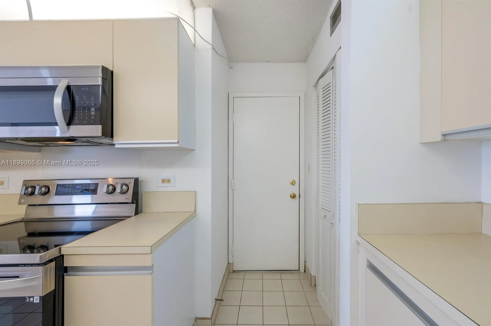 Property Slideshow image 17 of 50 | 1201 s ocean dr 1911n, Hollywood, FL, 33019