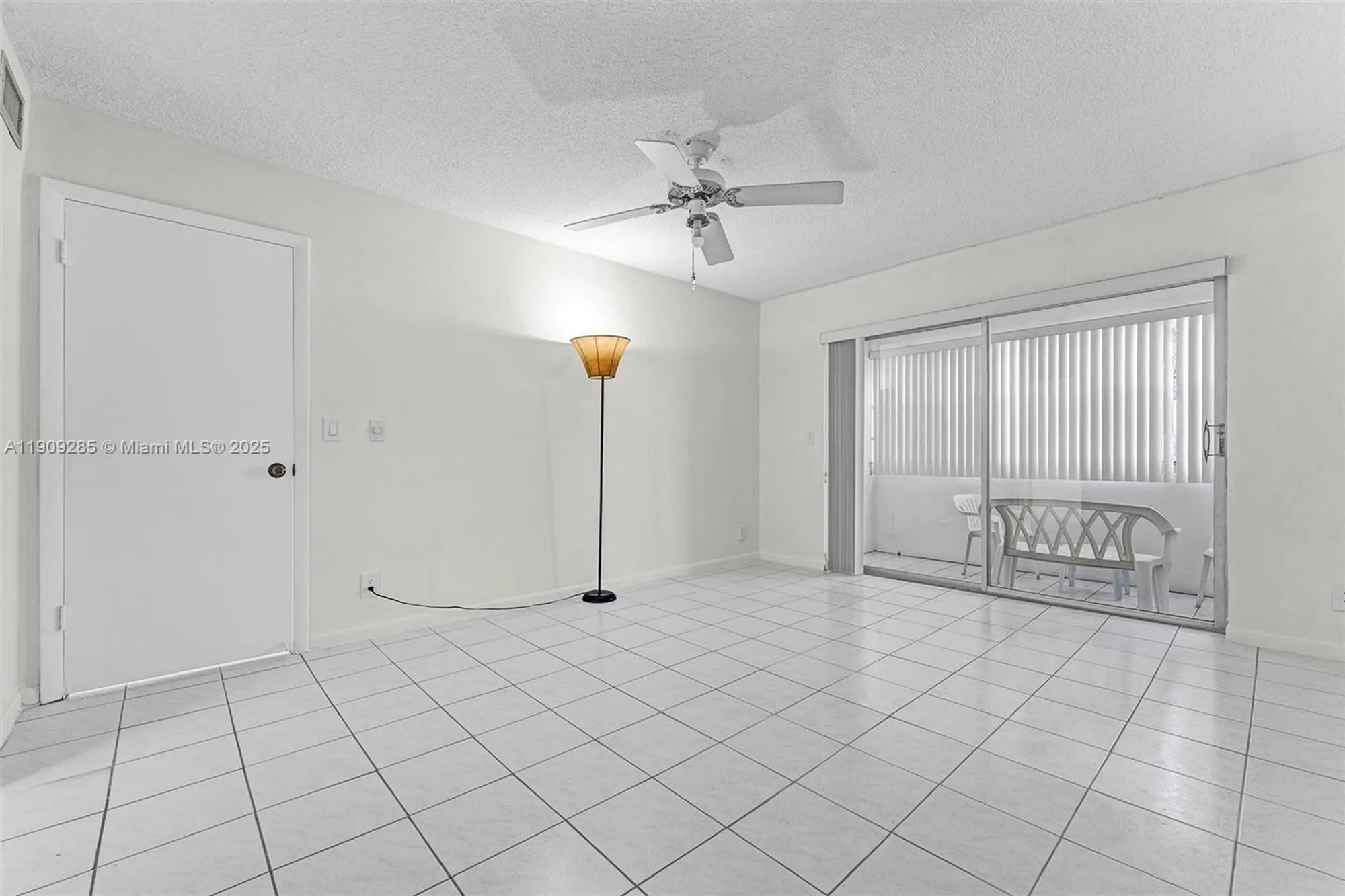 Property Slideshow image 10 of 37 | 330 se 2nd st 103g, Hallandale Beach, FL, 33009