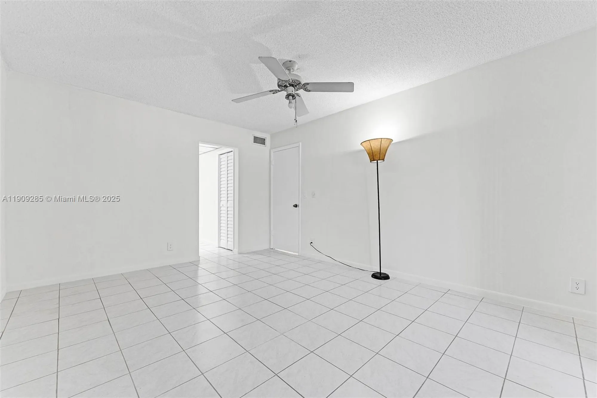 Property Slideshow image 11 of 37 | 330 se 2nd st 103g, Hallandale Beach, FL, 33009