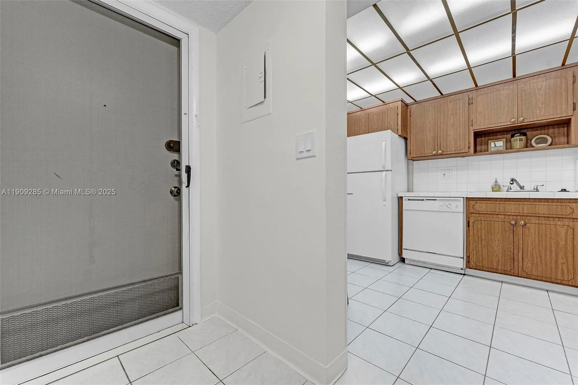 Property Slideshow image 26 of 37 | 330 se 2nd st 103g, Hallandale Beach, FL, 33009