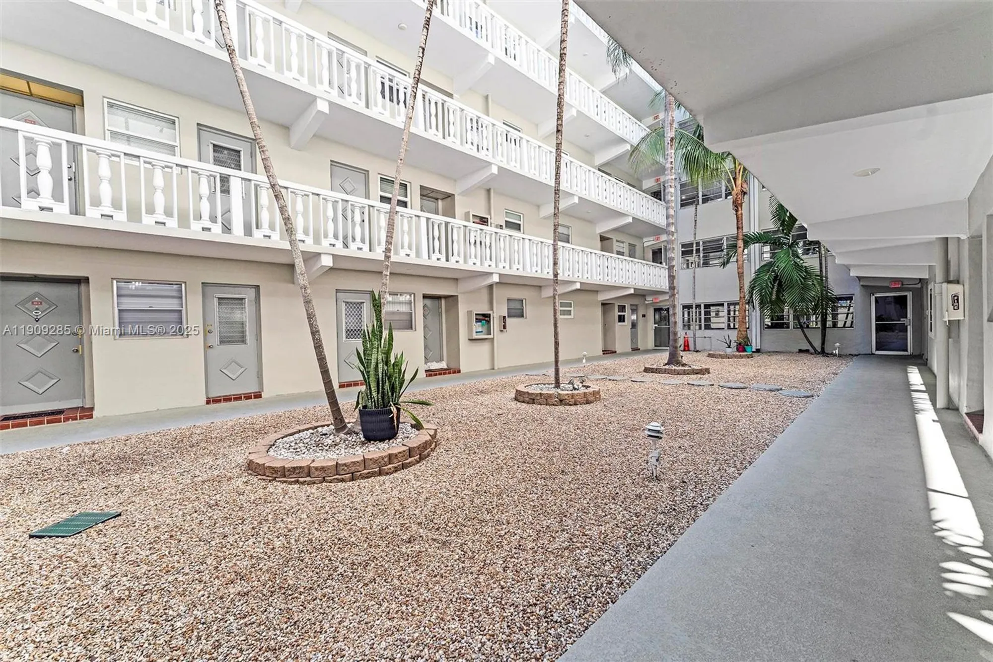 Property Slideshow image 29 of 37 | 330 se 2nd st 103g, Hallandale Beach, FL, 33009