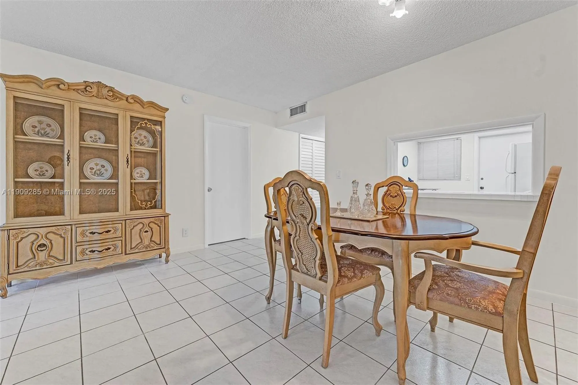 Property Slideshow image 21 of 37 | 330 se 2nd st 103g, Hallandale Beach, FL, 33009