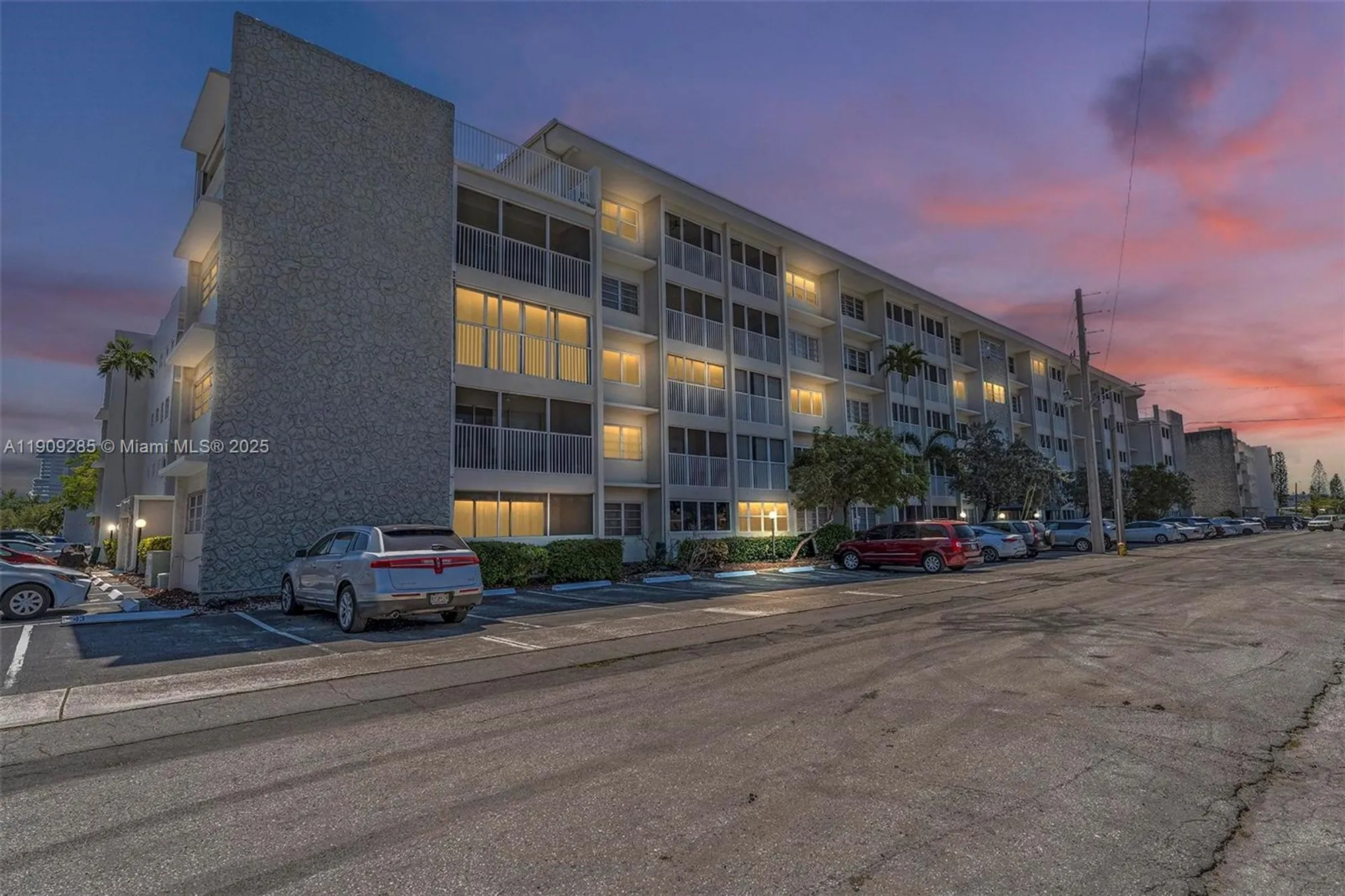Property Slideshow image 37 of 37 | 330 se 2nd st 103g, Hallandale Beach, FL, 33009