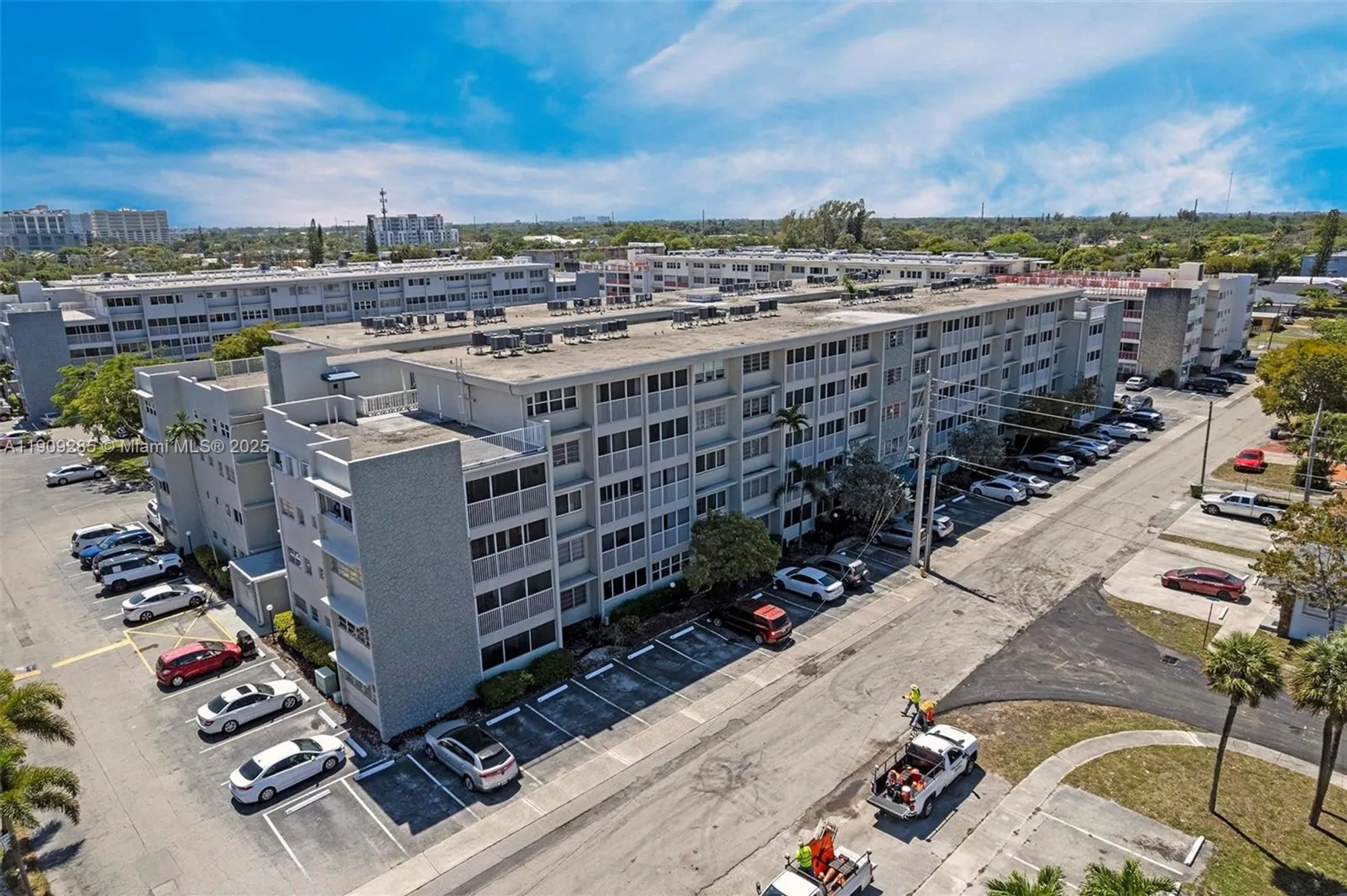 Property Slideshow image 32 of 37 | 330 se 2nd st 103g, Hallandale Beach, FL, 33009