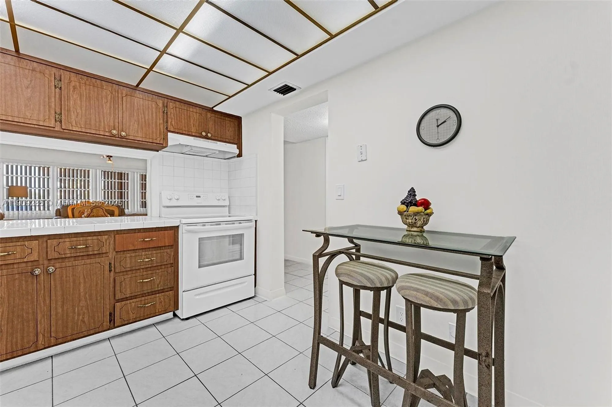 Property Slideshow image 7 of 37 | 330 se 2nd st 103g, Hallandale Beach, FL, 33009