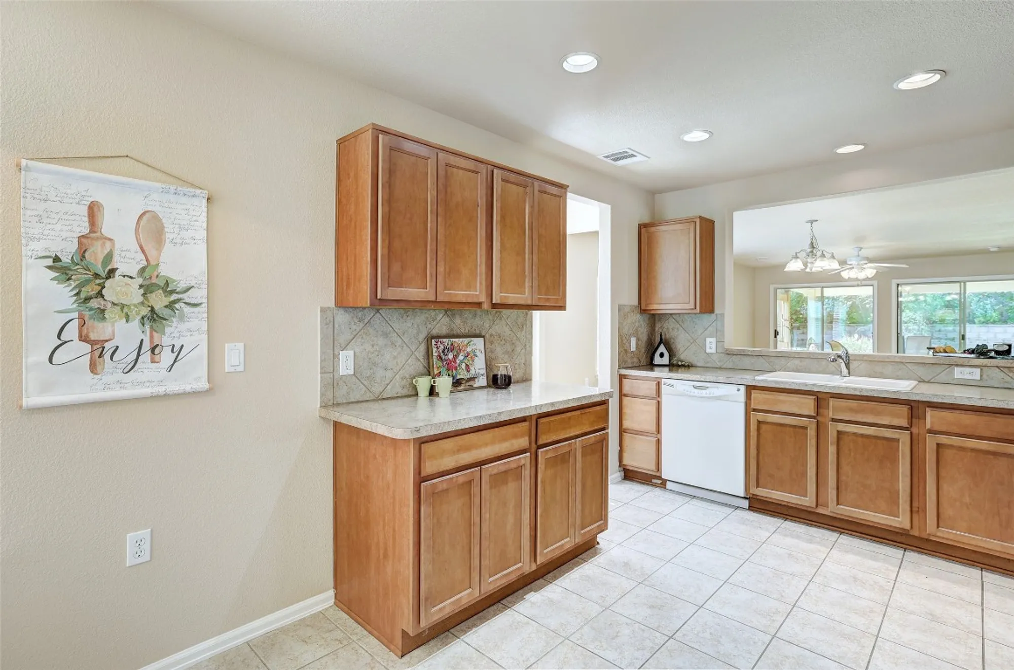 Property Slideshow image 8 of 40 | 111 sandy creek trl, Georgetown, TX, 78633