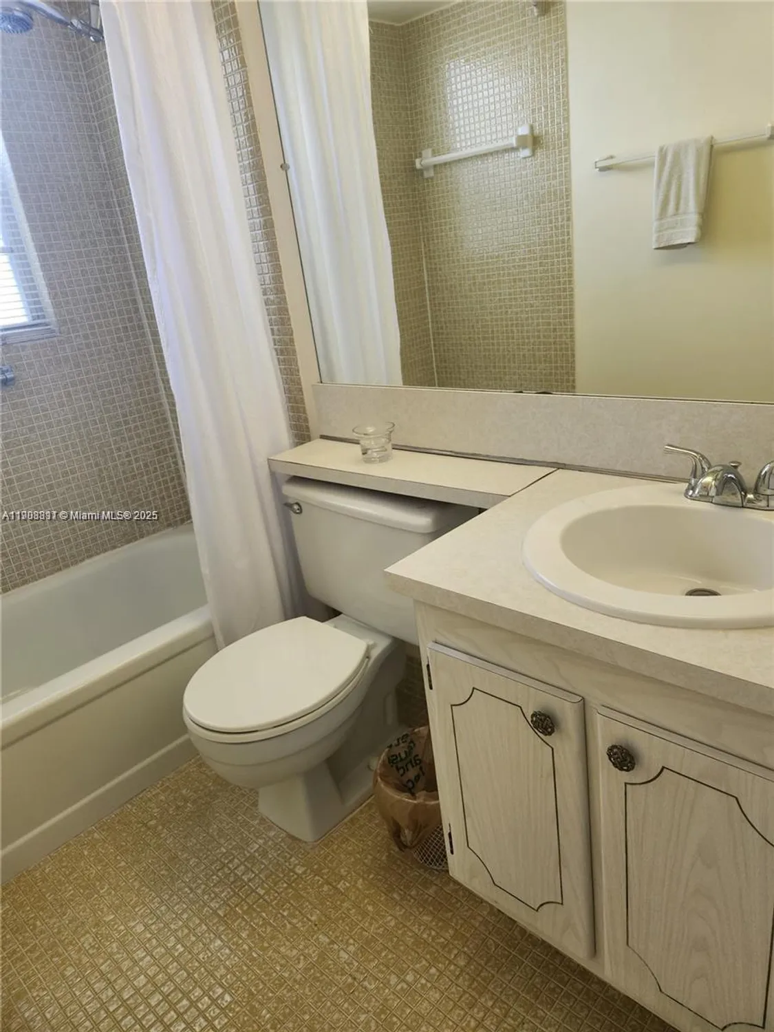Property Slideshow image 11 of 32 | 524 tilford x # 524, Deerfield Beach, FL, 33442