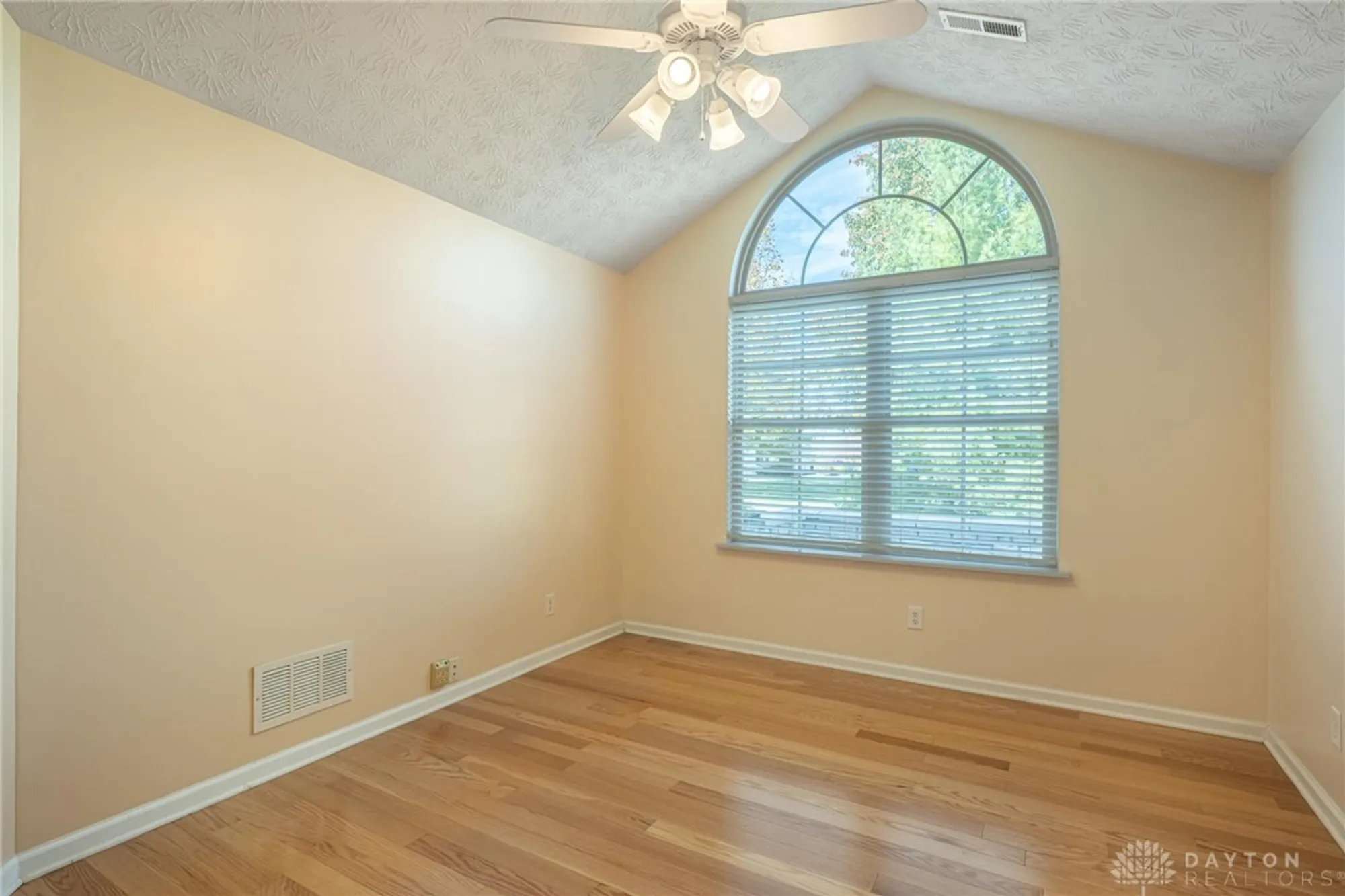 Property Slideshow image 14 of 27 | 3341 greenburn rd, Beavercreek, OH, 45434