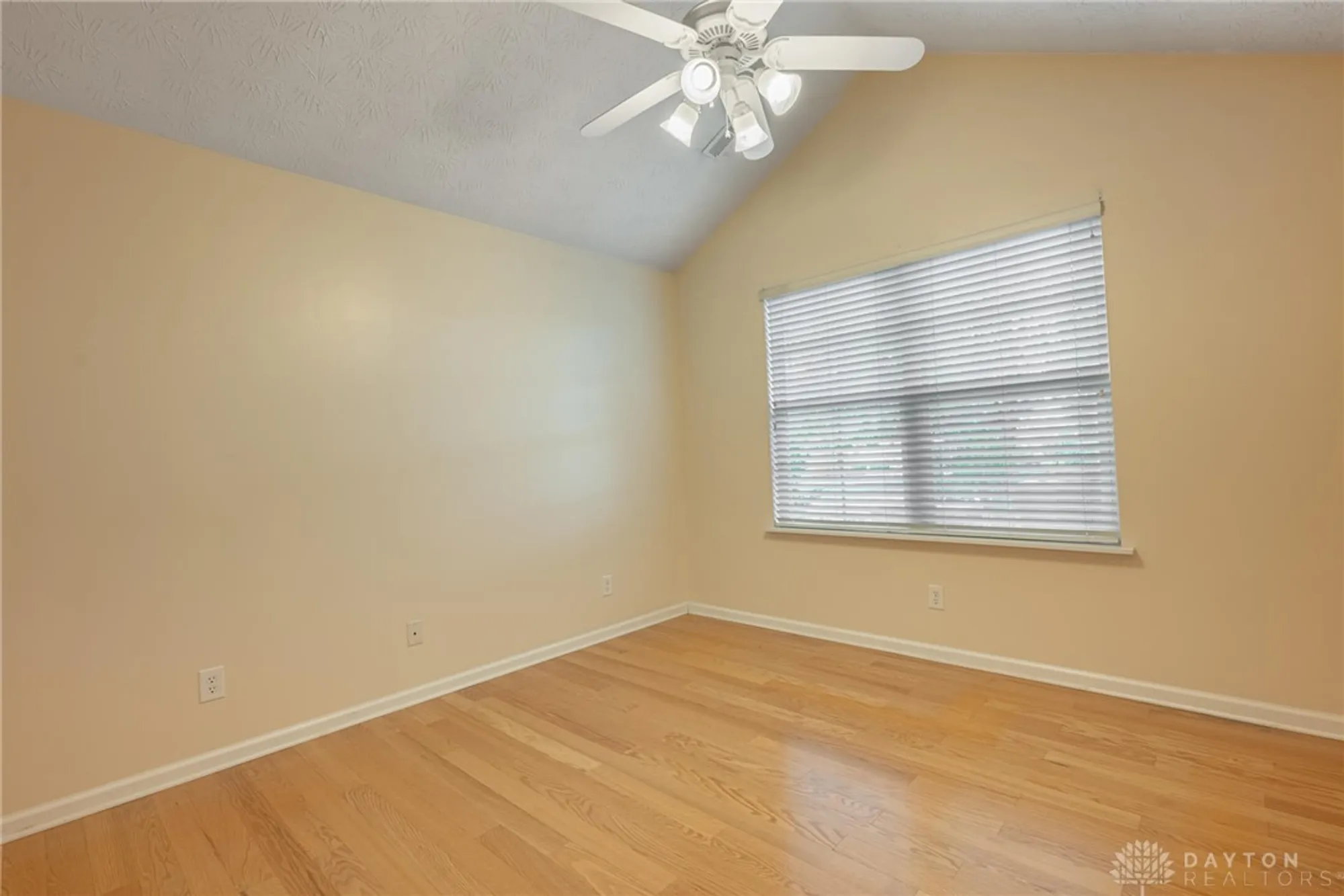 Property Slideshow image 16 of 27 | 3341 greenburn rd, Beavercreek, OH, 45434