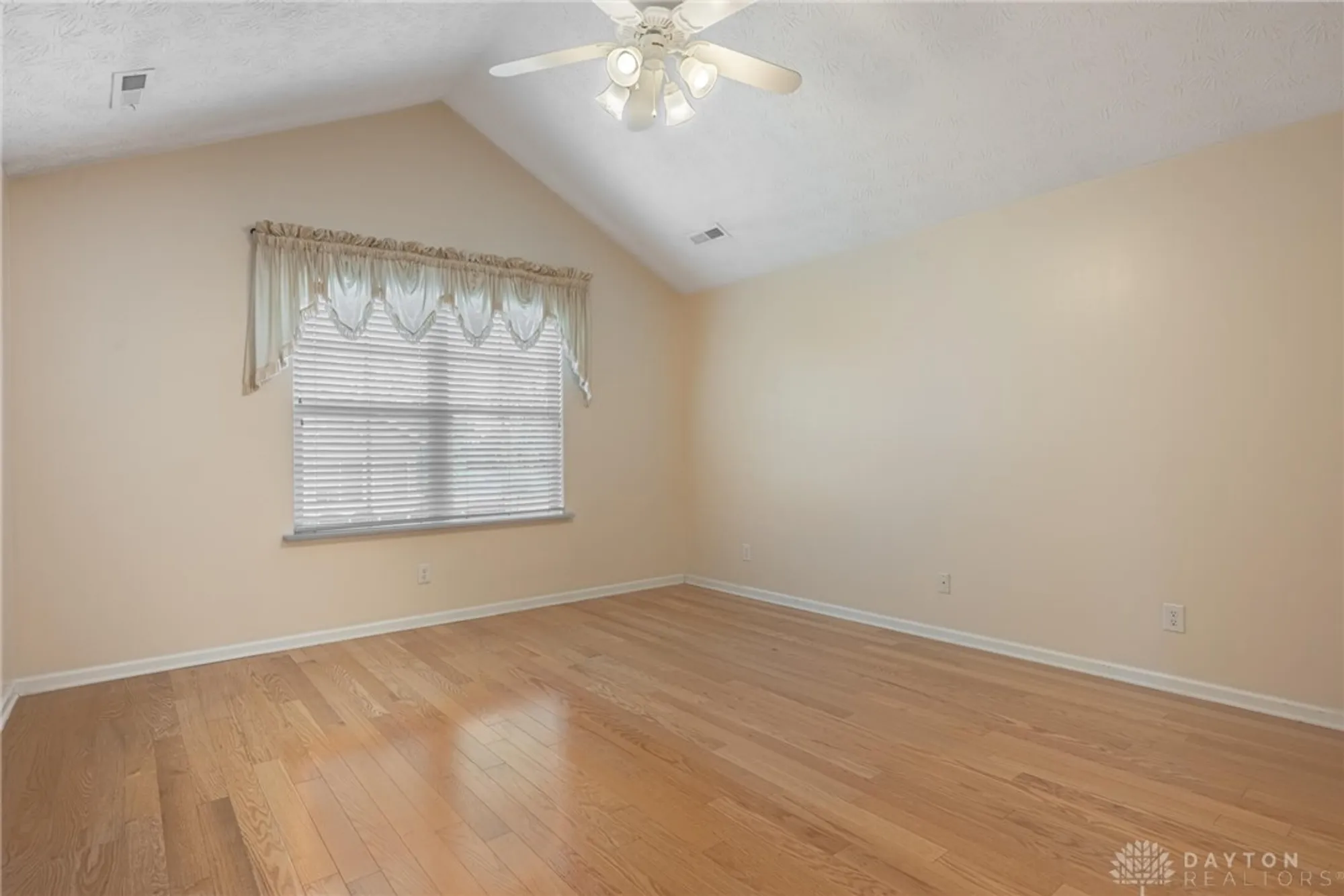 Property Slideshow image 22 of 27 | 3341 greenburn rd, Beavercreek, OH, 45434