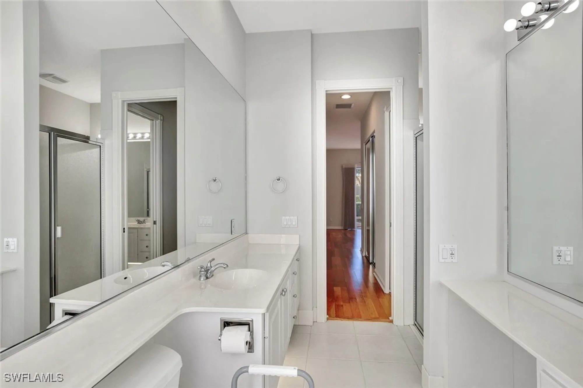 Property Slideshow image 18 of 50 | 2918 gilford way, Naples, FL, 34119