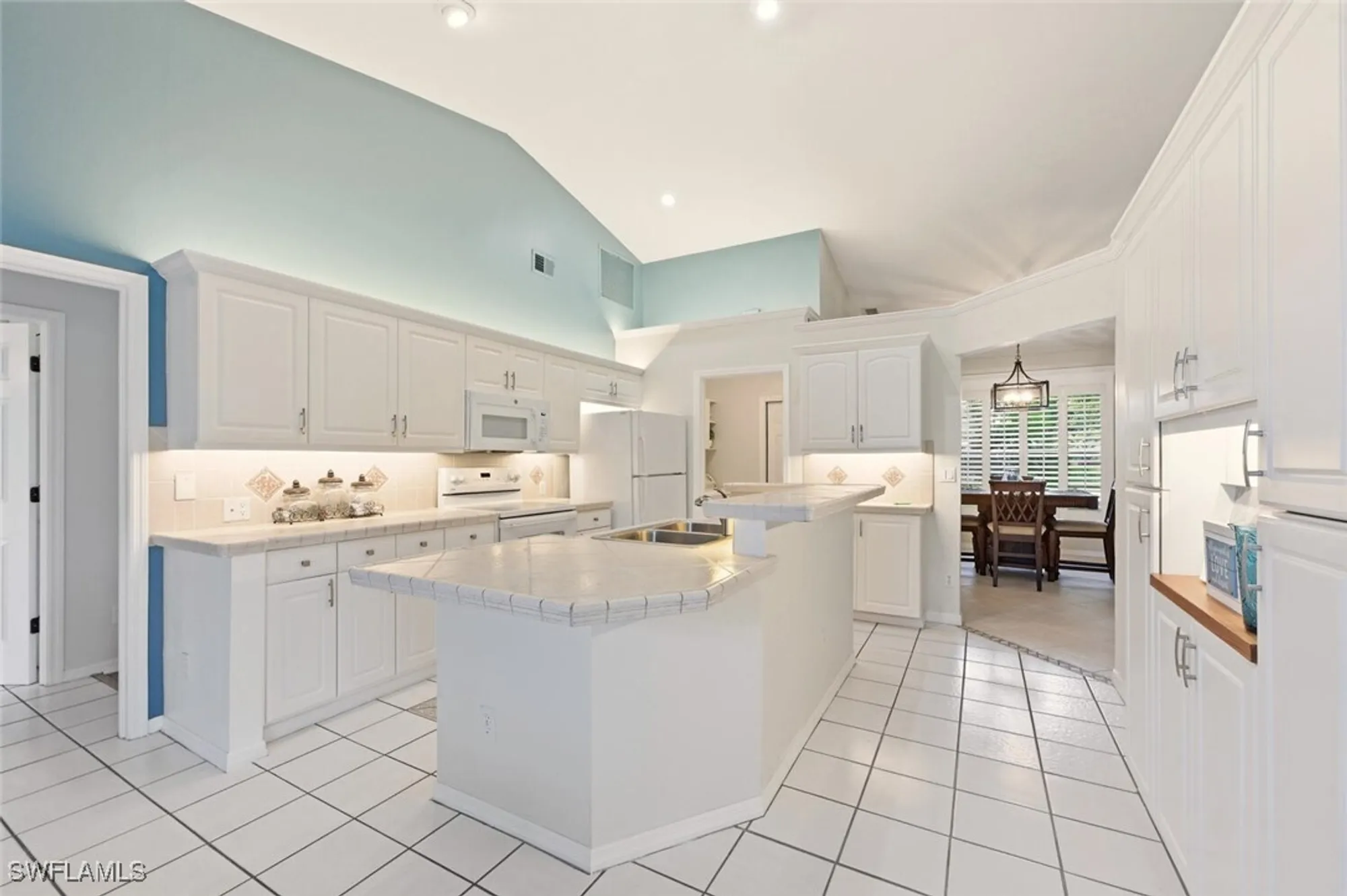 Property Slideshow image 10 of 36 | 157 versailles cir, Naples, FL, 34112