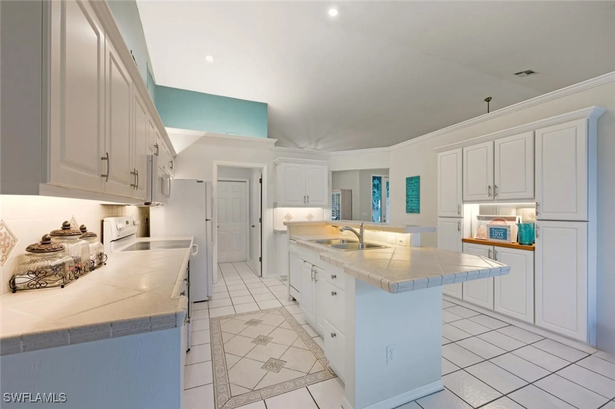 Property Slideshow image 11 of 36 | 157 versailles cir, Naples, FL, 34112