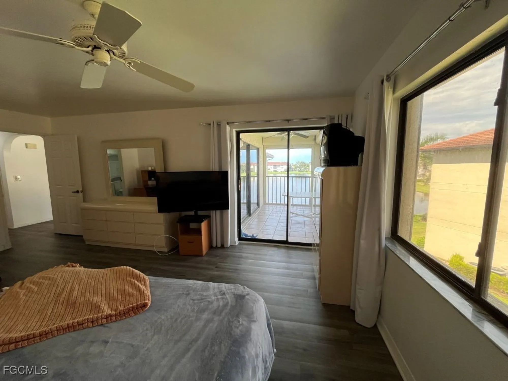 Property Slideshow image 18 of 34 | 11500 caravel cir 4028, Fort Myers, FL, 33908