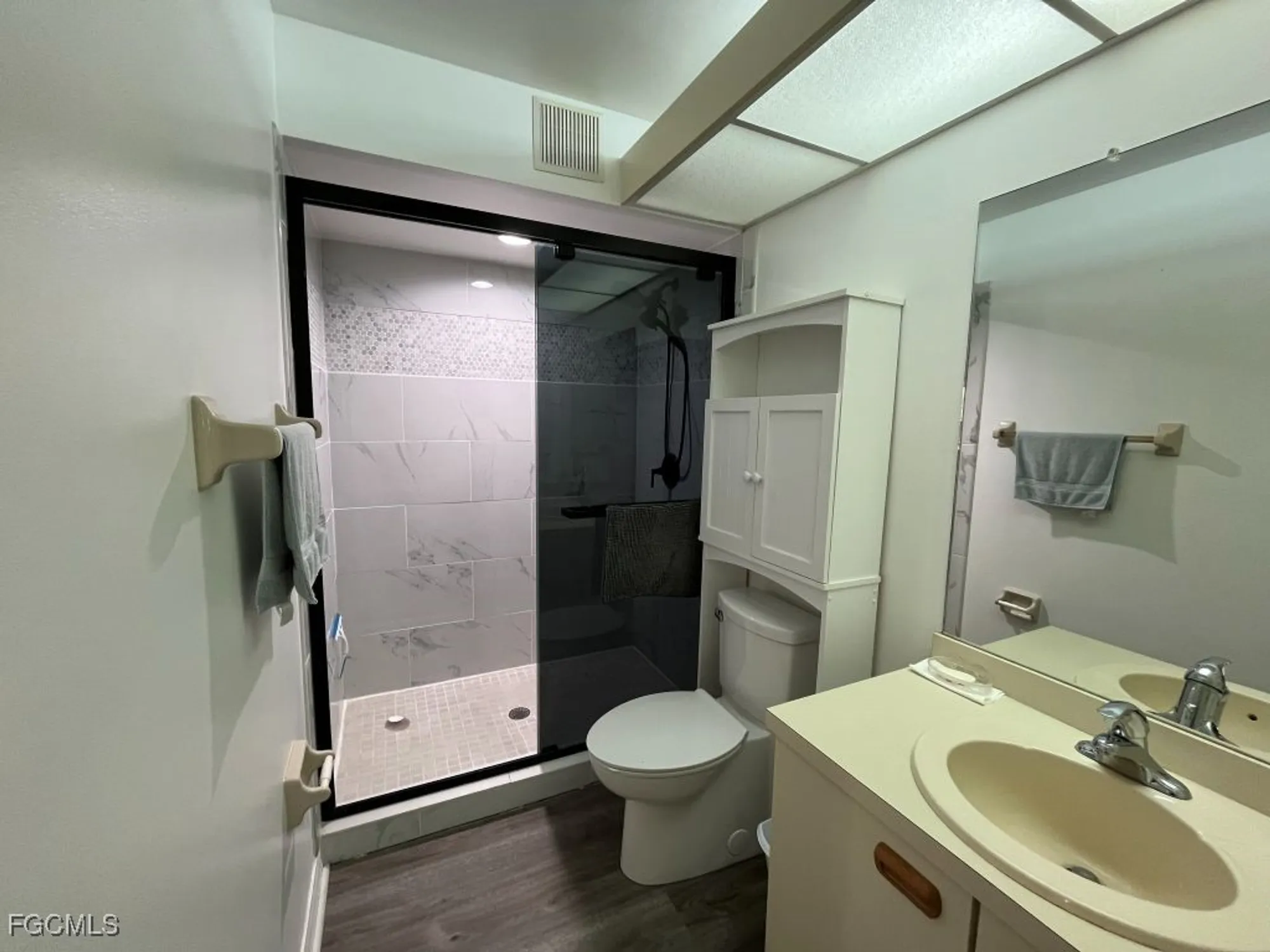 Property Slideshow image 21 of 34 | 11500 caravel cir 4028, Fort Myers, FL, 33908