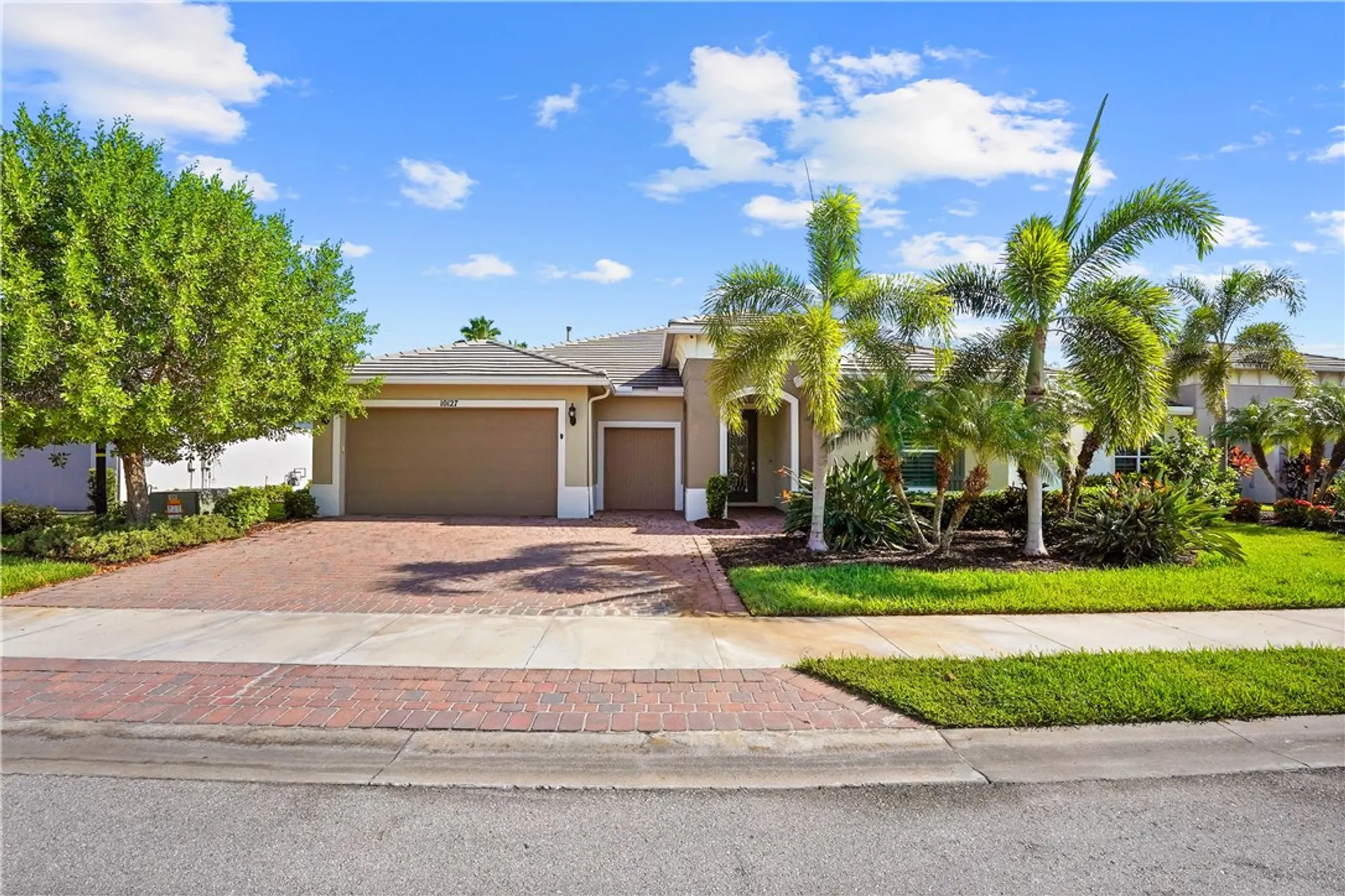 Property Slideshow image 1 of 34 | 10127 sw cypress wood ct, Port St Lucie, FL, 34987
